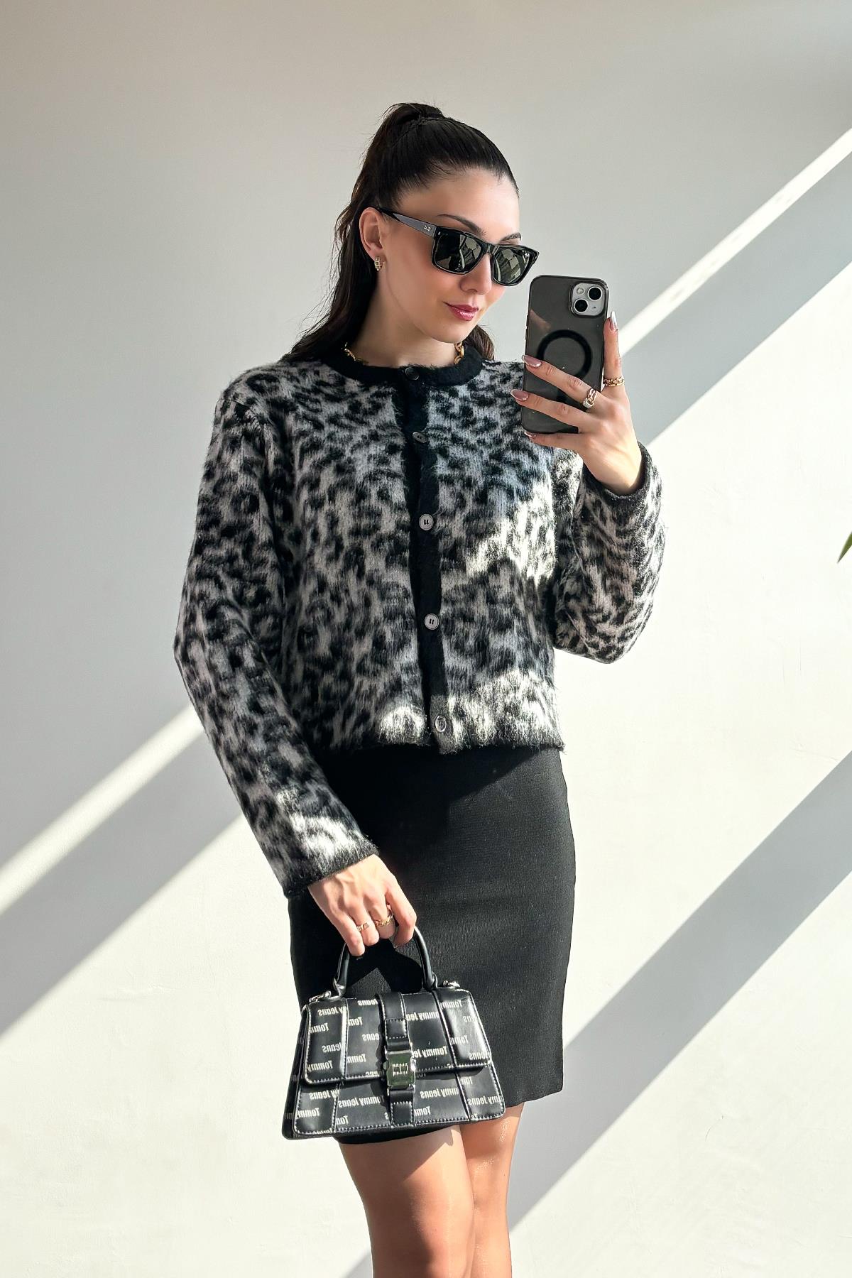 Gri Leopar Desenli Sakallı Yumoş Hırka