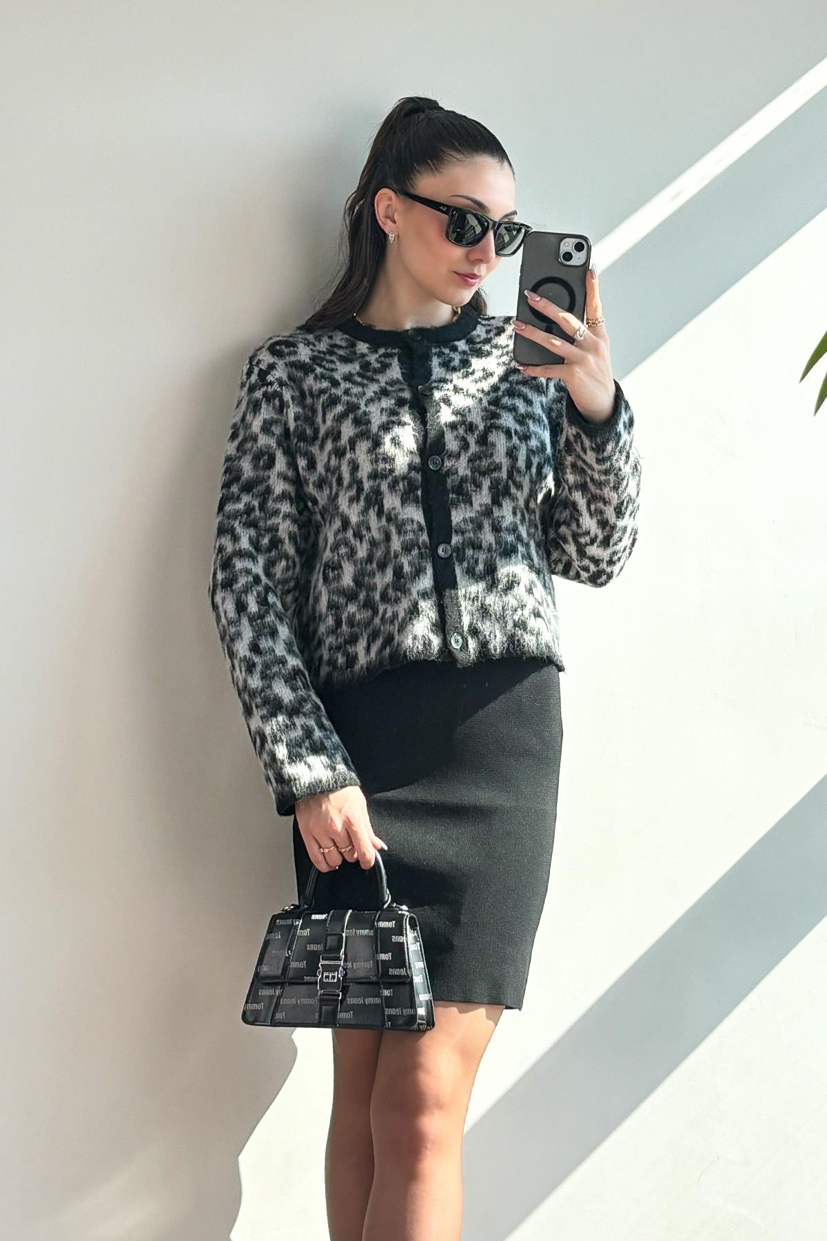 Gri Leopar Desenli Sakallı Yumoş Hırka