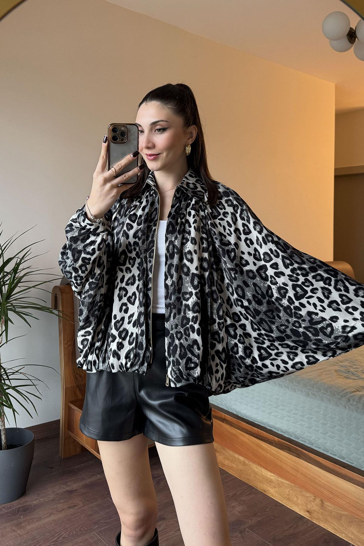 Gri Leopar Desenli Yarasa Kol Saten Ceket