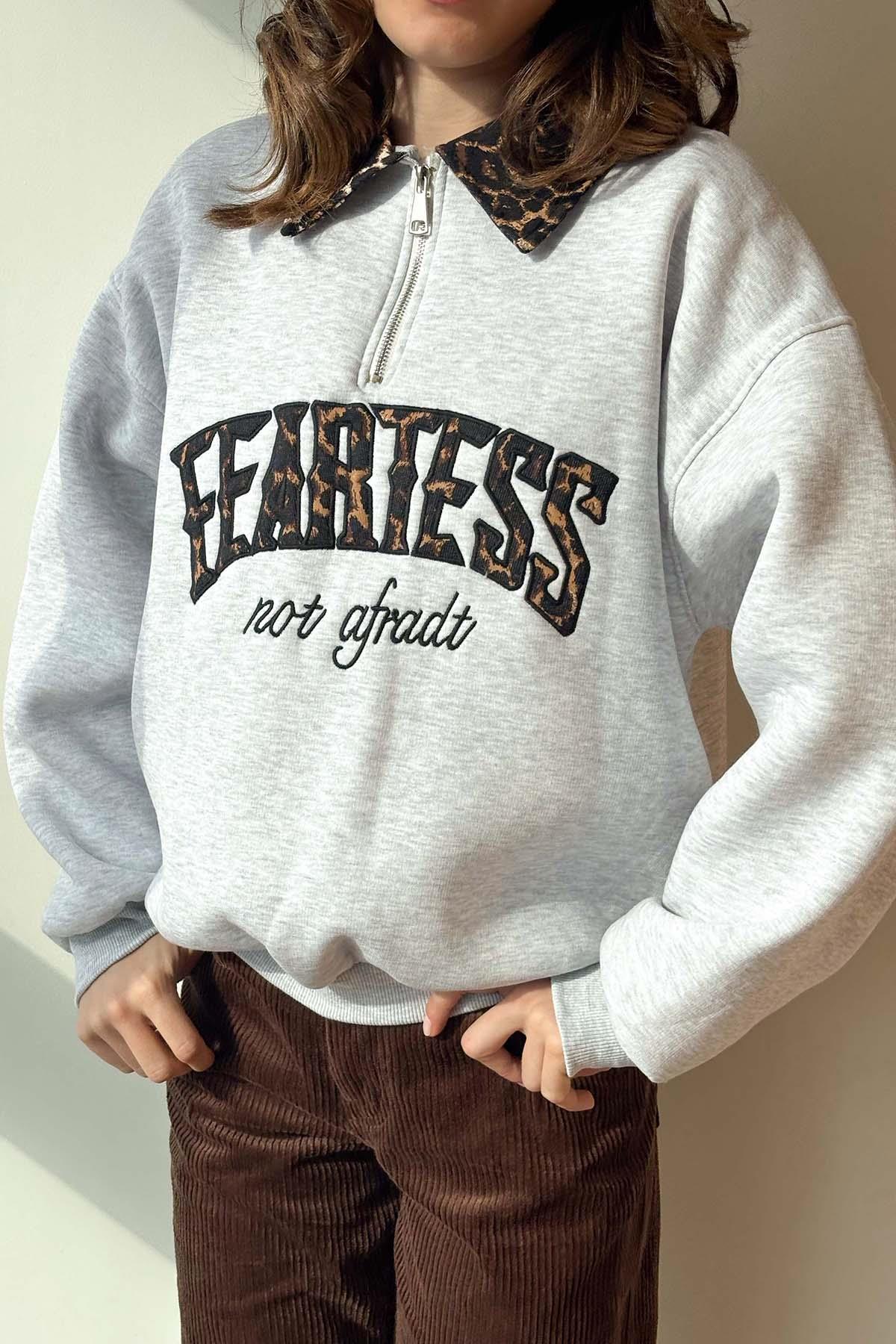 Gri Leopar Nakışlı Polo Yaka Üç İplik Şardonlu Sweatshirt