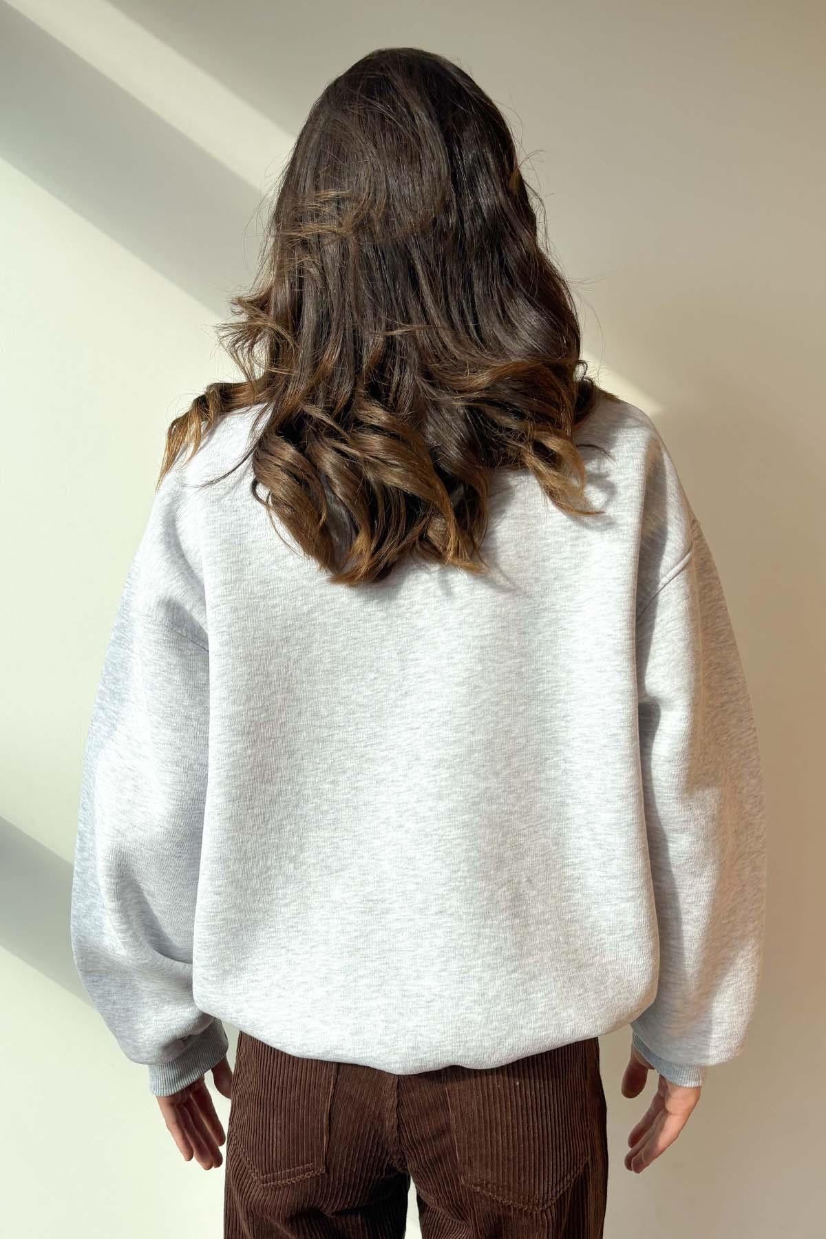 Gri Leopar Nakışlı Polo Yaka Üç İplik Şardonlu Sweatshirt