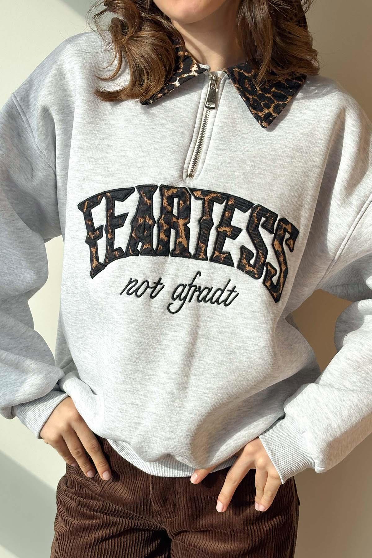 Gri Leopar Nakışlı Polo Yaka Üç İplik Şardonlu Sweatshirt