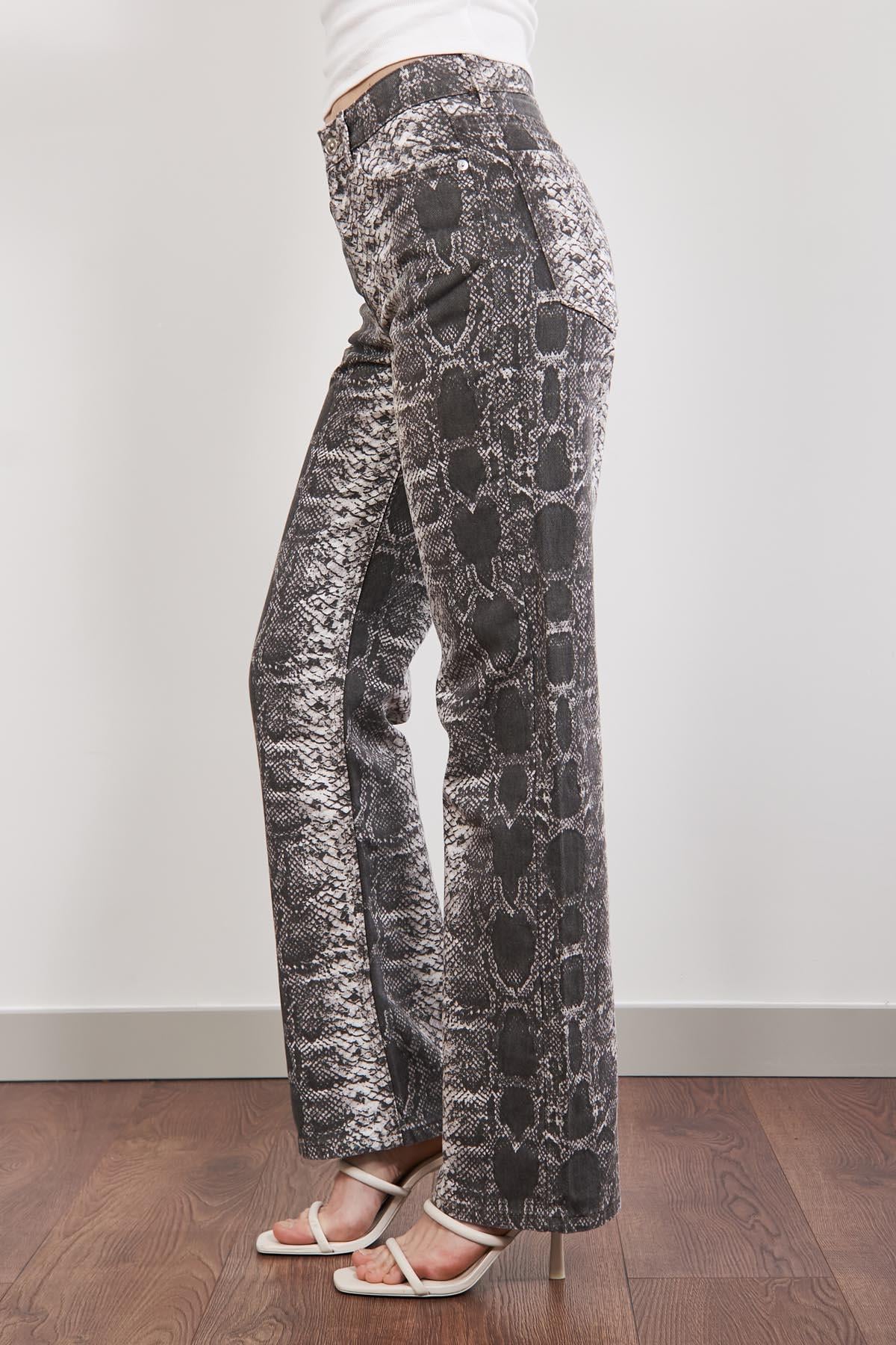 Gri Yılan Desenli Straight Jean