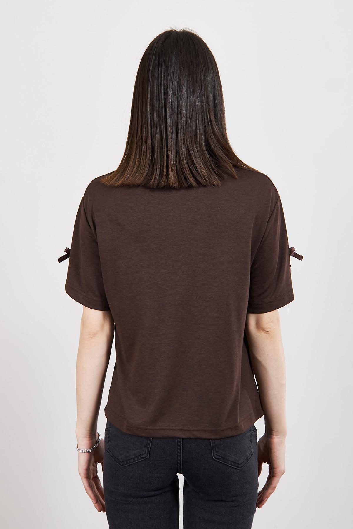 Kahverengi Fiyonk Detaylı T Shirt