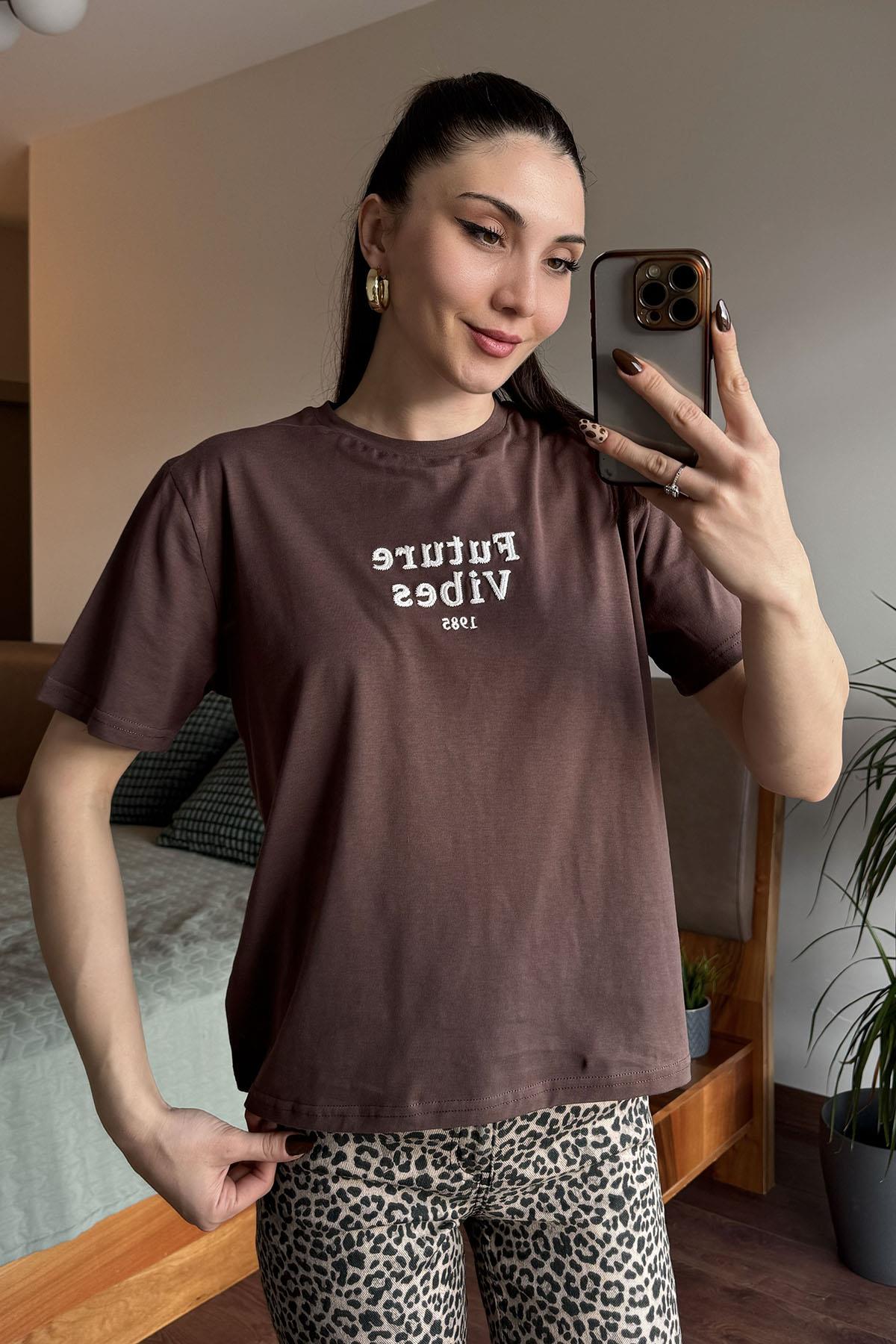 Kahverengi Future Vibes Nakışlı T Shirt