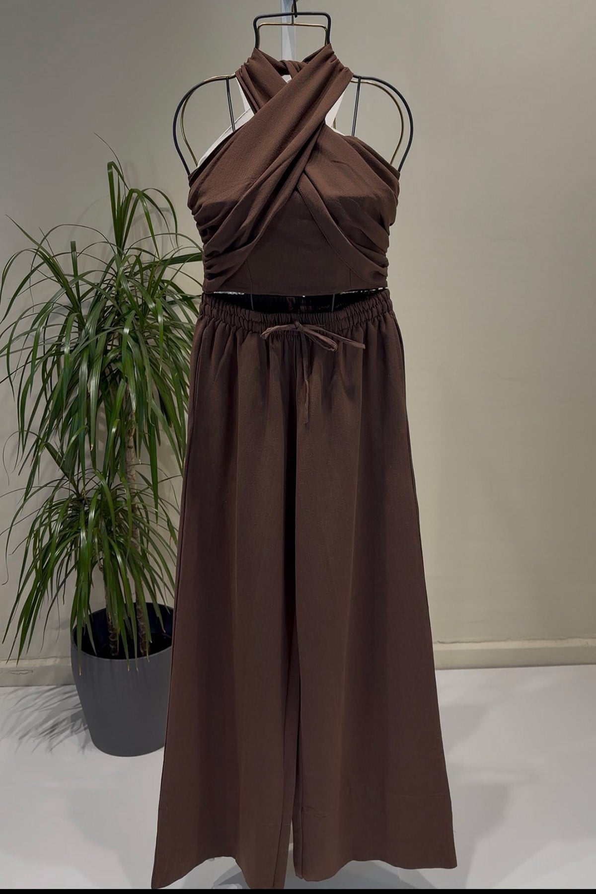 Kahverengi Halter Yaka Bluz Takım