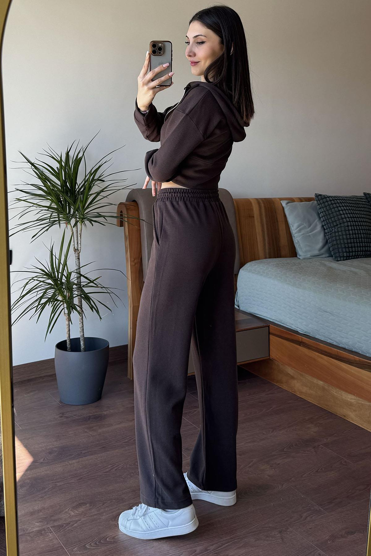 Kahverengi Kapüşon Detaylı Crop Ceketli Takım