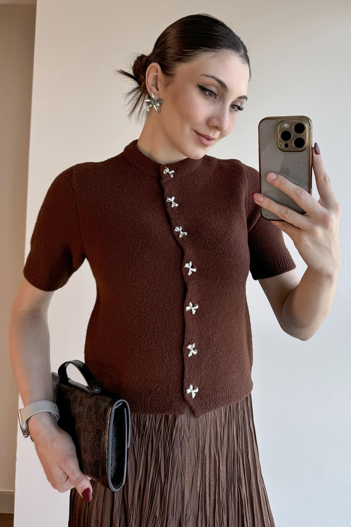 Kahverengi Kurdele Düğmeli Soft Dokulu Hırka