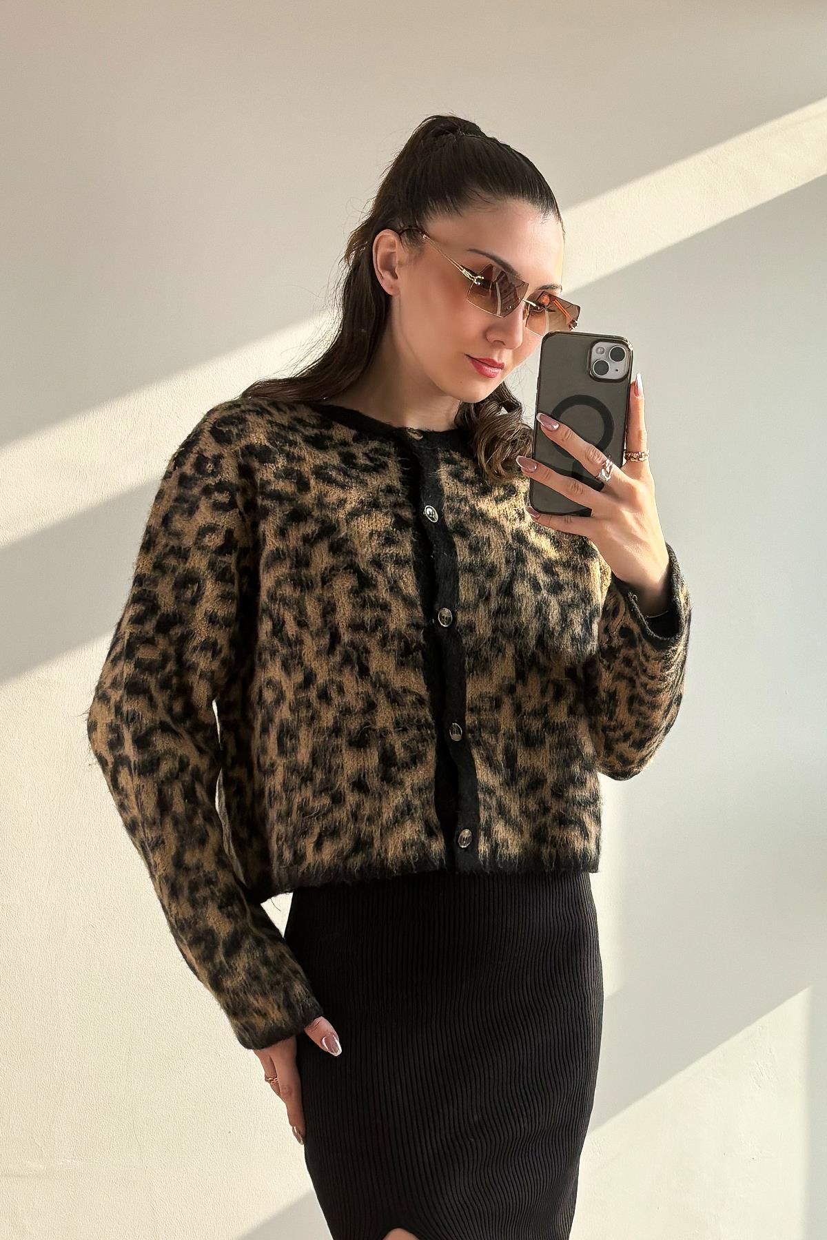 Kahverengi Leopar Desenli Sakallı Yumoş Hırka