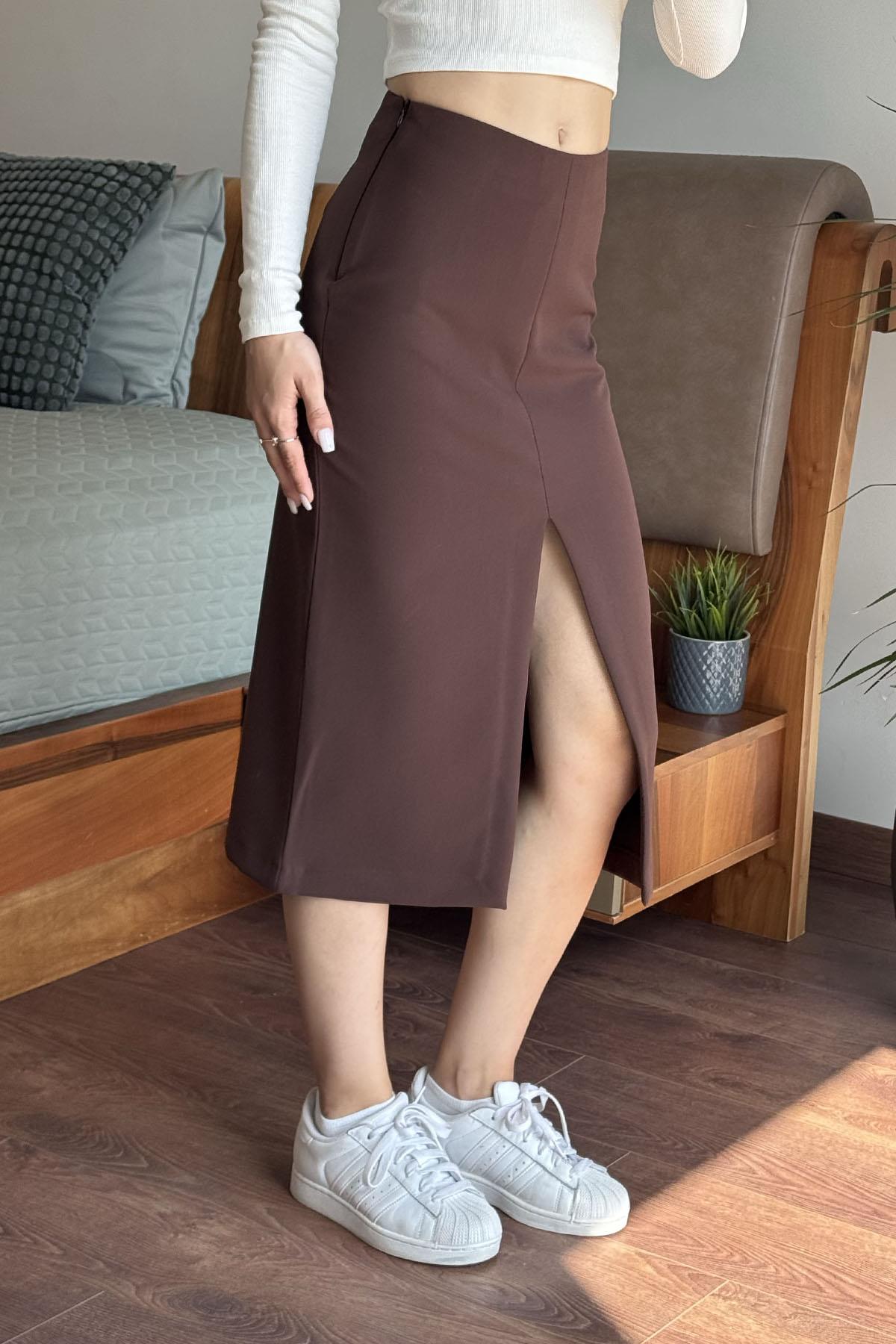 Kahverengi Önü Yırtmaçlı Etek
