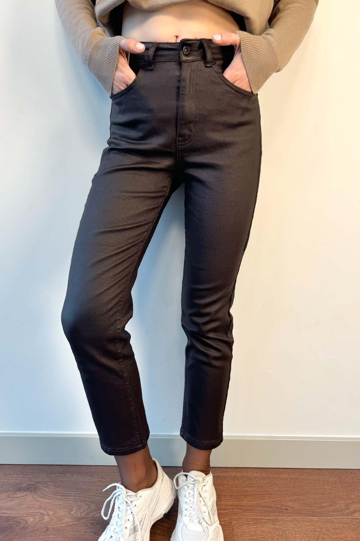 Kahverengi Paçası Kesik Mumlu Boyfit Jean