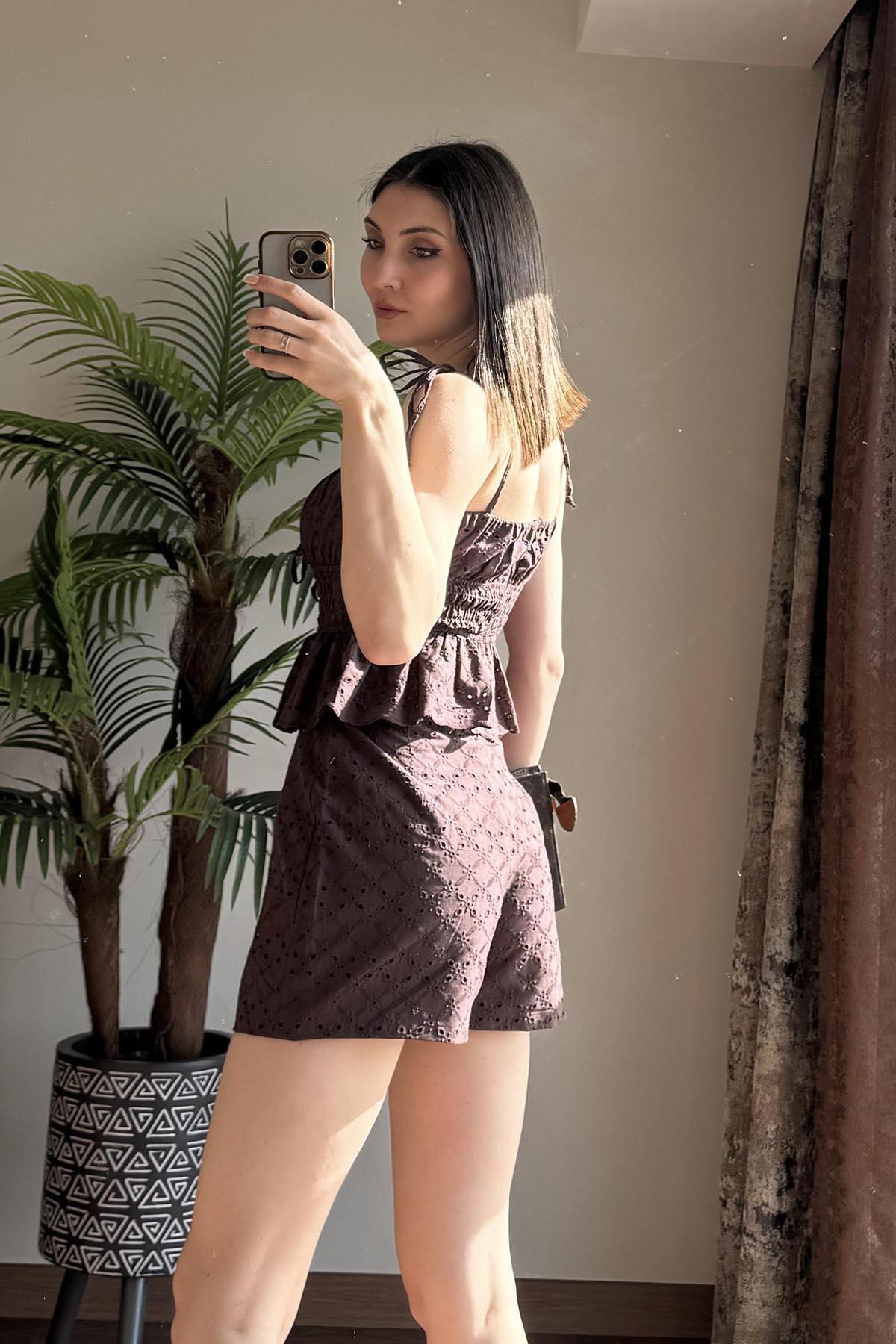 Kahverengi Şort ve Bluz Takım