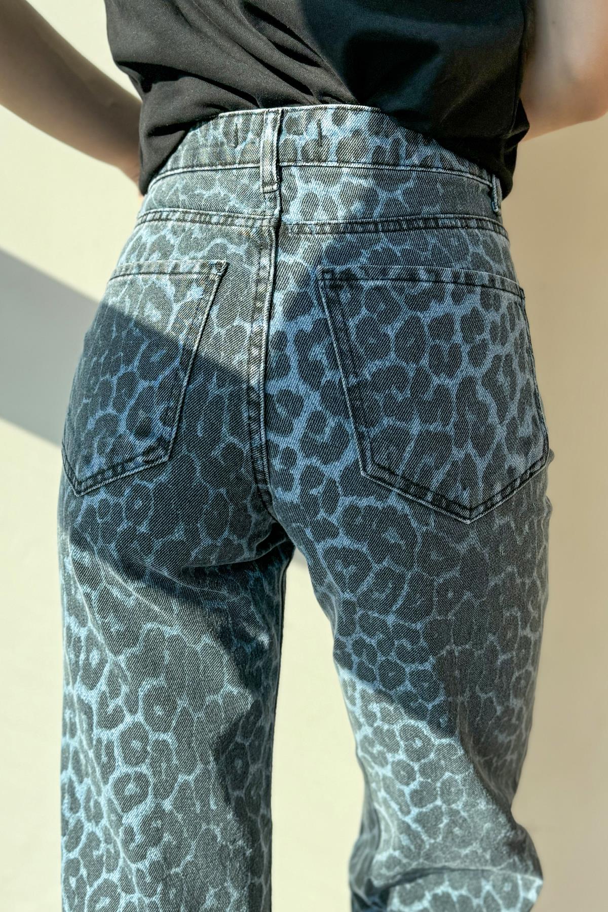 Koyu Mavi Leopar Desenli Straight Jean
