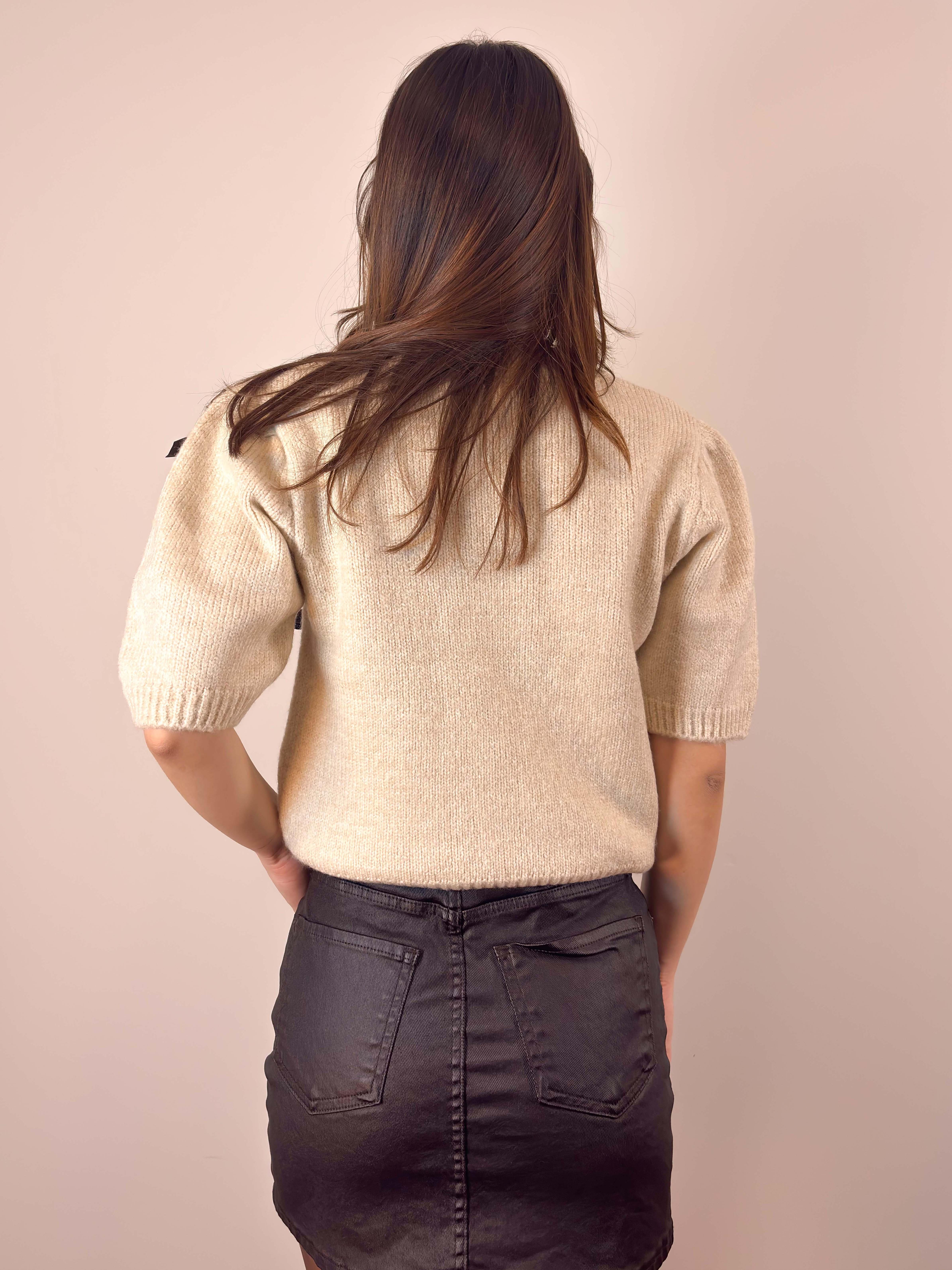 Krem Kurdele Detaylı Kısakollu Crop Kazak