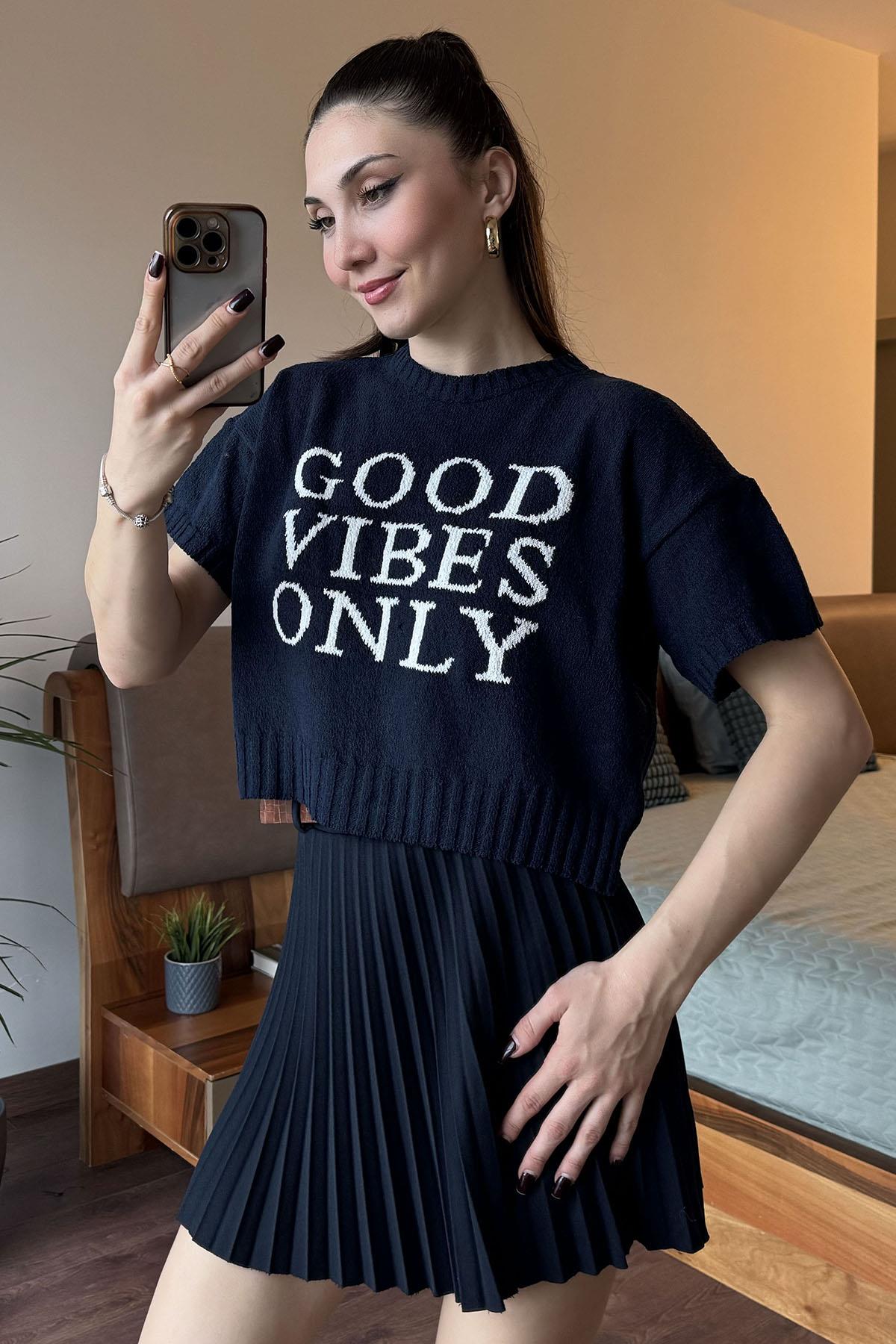 Lacivert Good Vibes Yazılı Kısakollu Triko Kazak