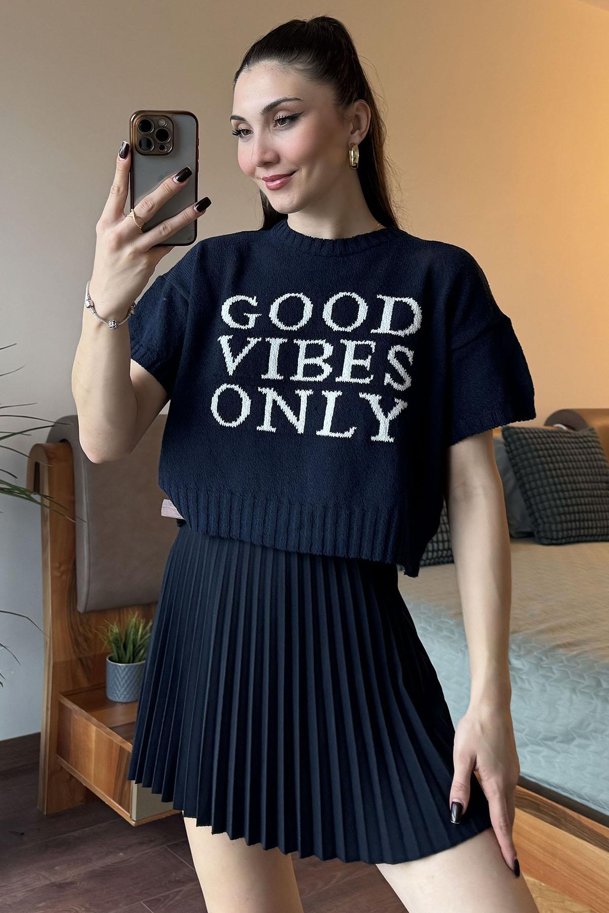 Lacivert Good Vibes Yazılı Kısakollu Triko Kazak
