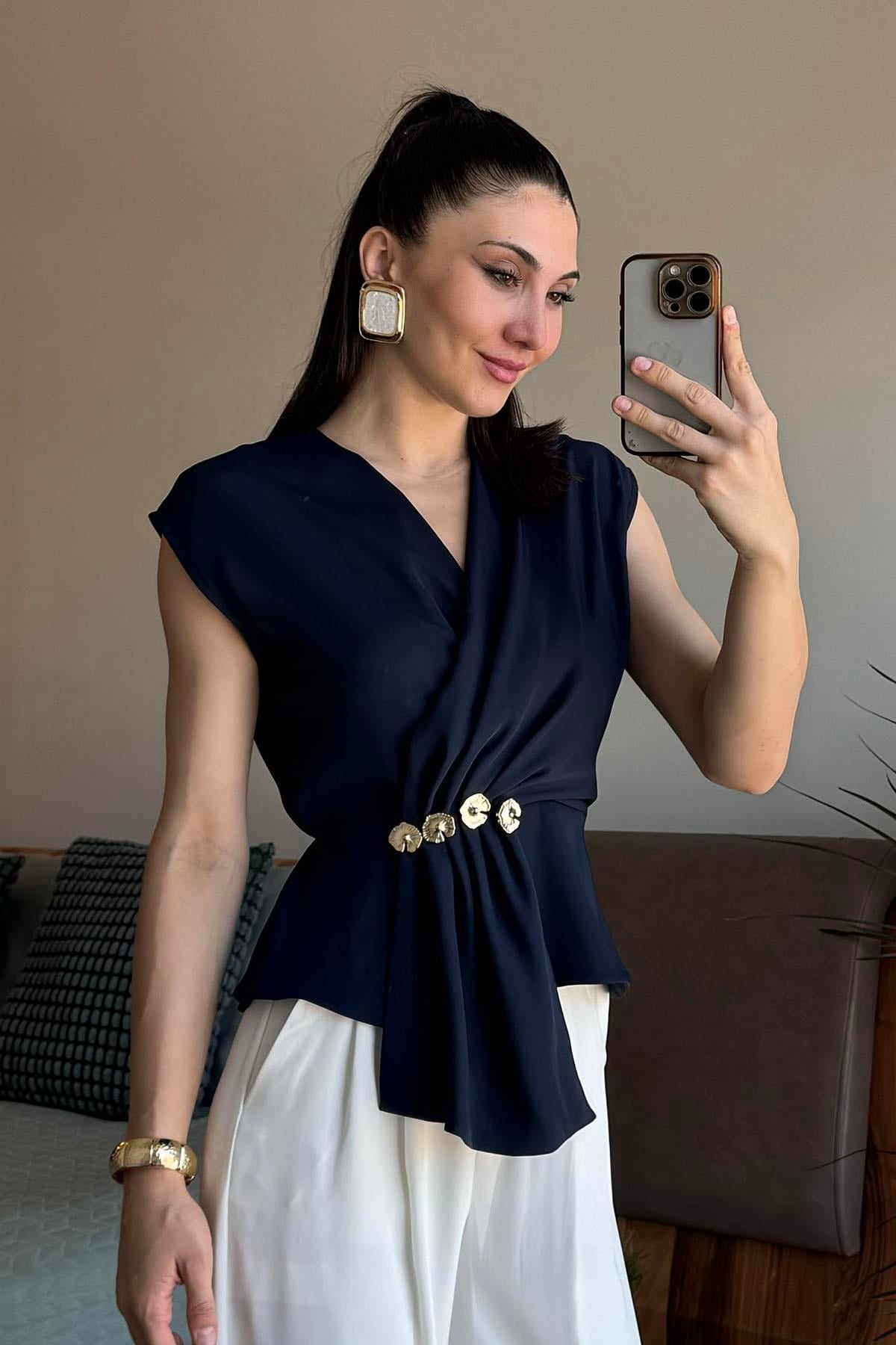 Lacivert Yan Düğme Detaylı Bluz