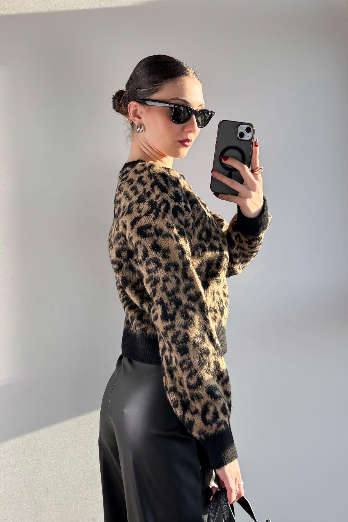 Leopar Sakallı Crop Kazak