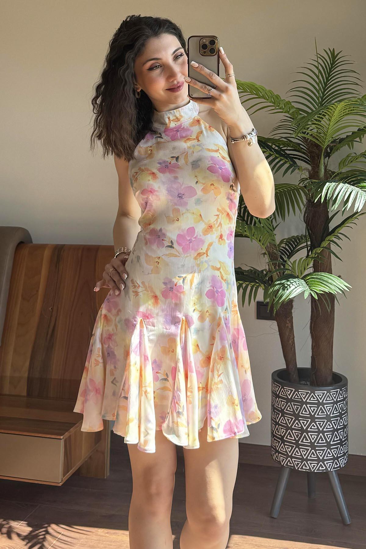 Multi Eteği Volanlı Boğazlı Elbise