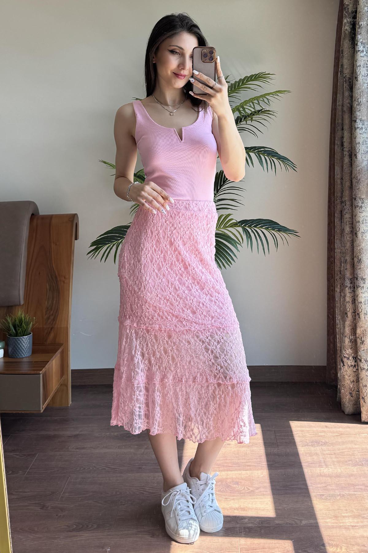 Pembe Astarlı Dantel Etek