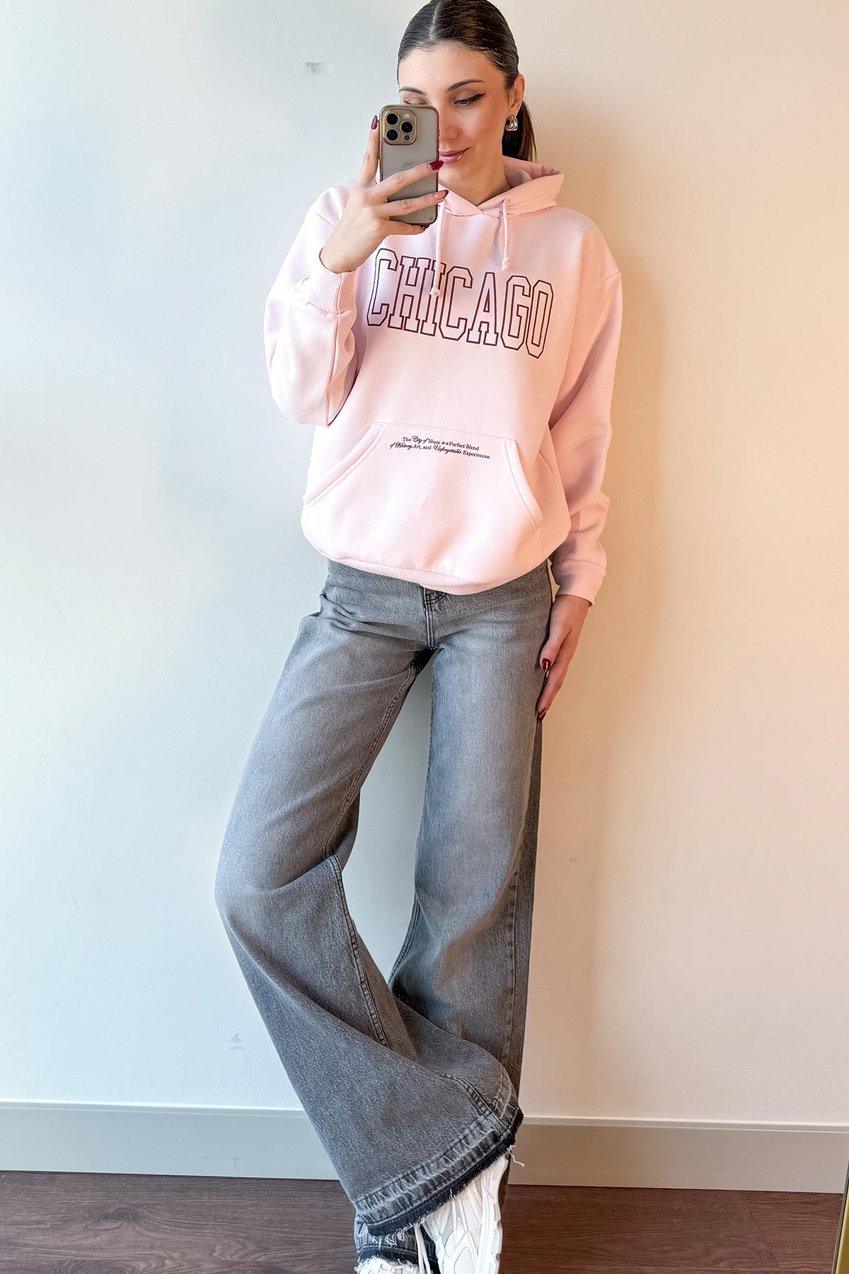 Pembe Chicago Baskılı Cepli Kapüşonlu Sweatshirt