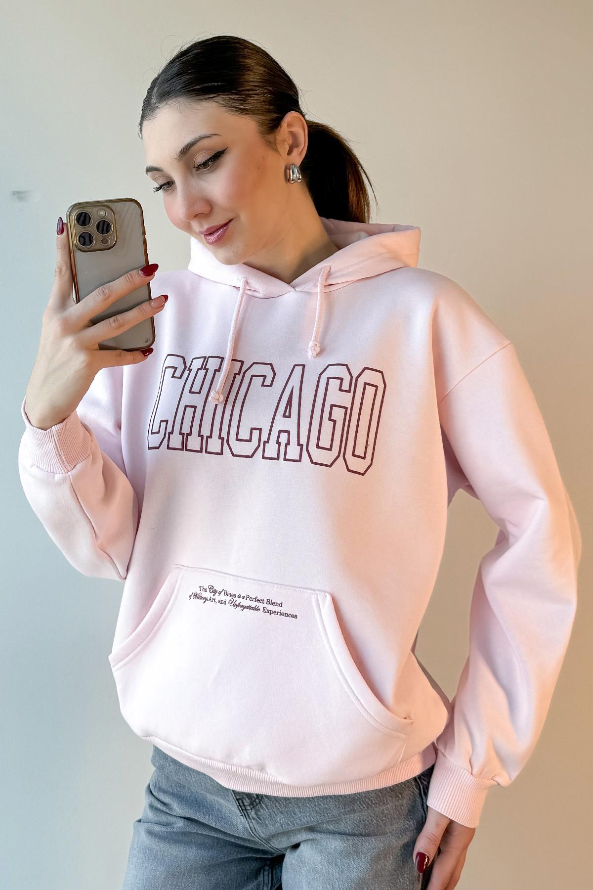 Pembe Chicago Baskılı Cepli Kapüşonlu Sweatshirt