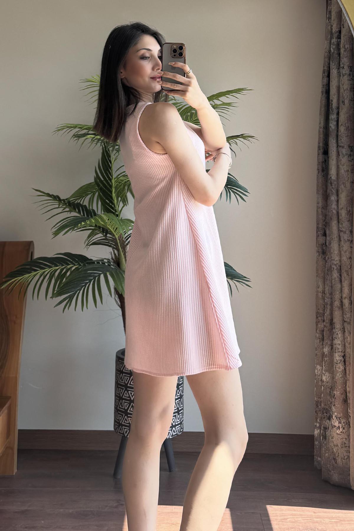Pembe Çizigli Arkadan Fermuarlı Elbise