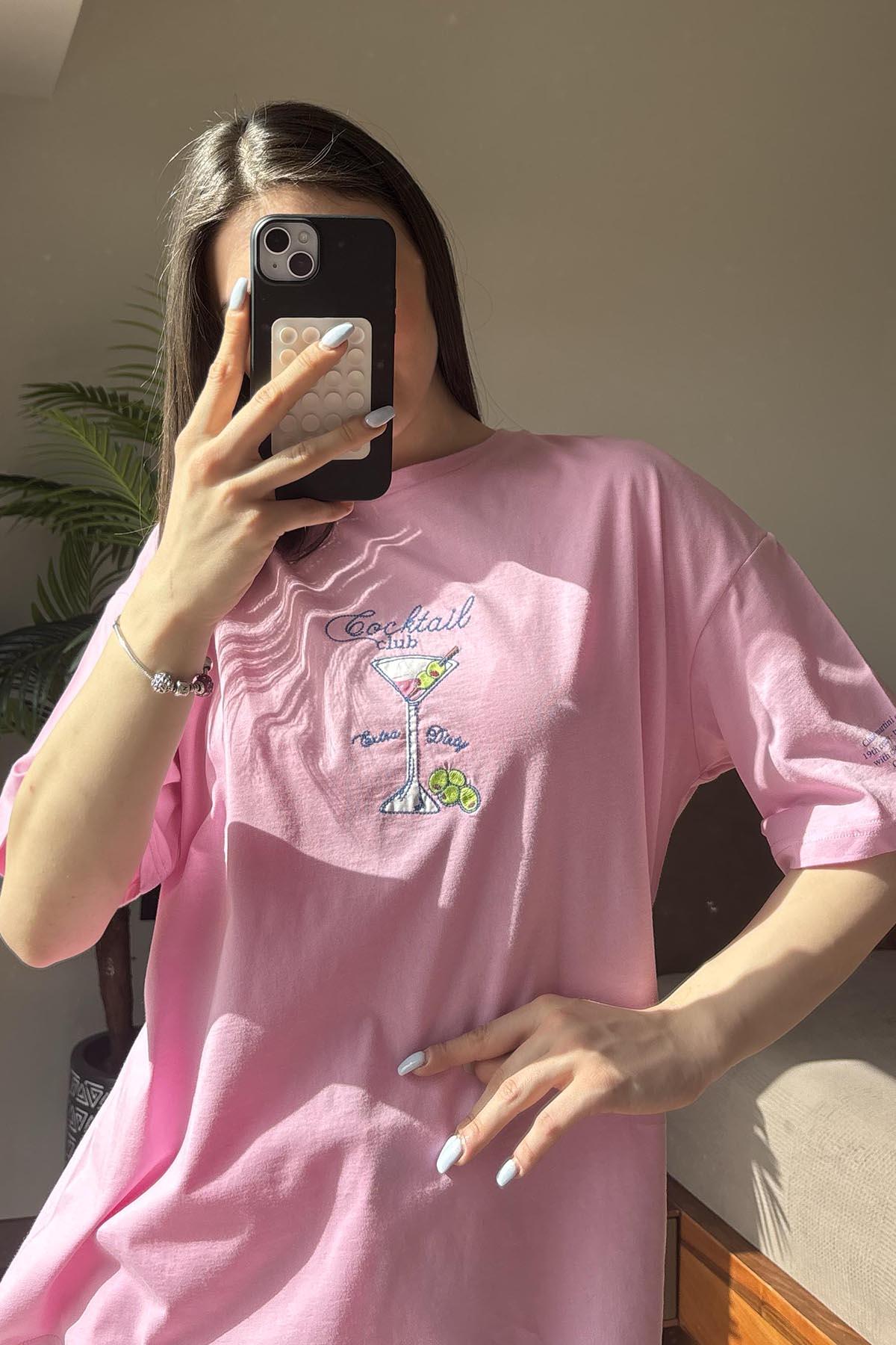 Pembe Cocktail Club Kadeh Nakışlı T Shirt