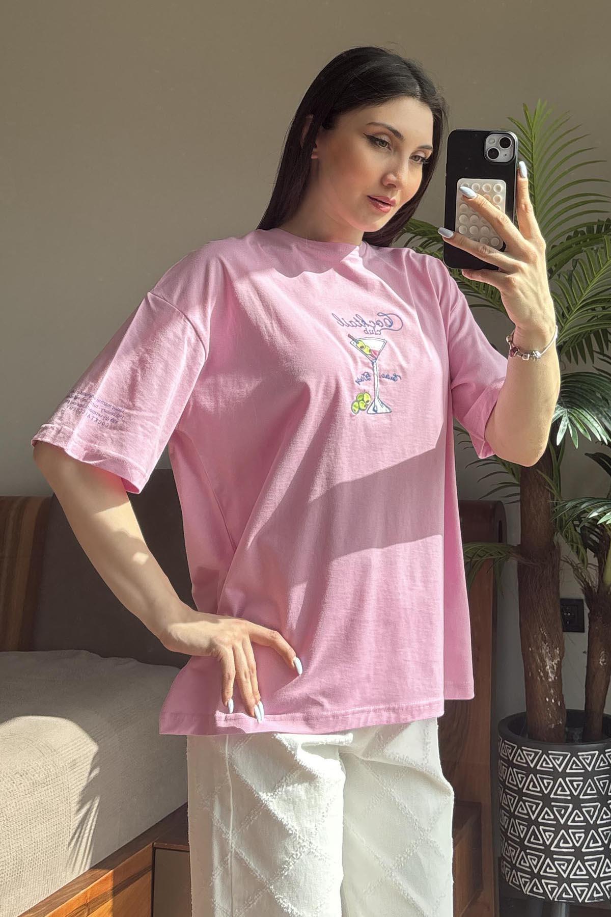 Pembe Cocktail Club Kadeh Nakışlı T Shirt