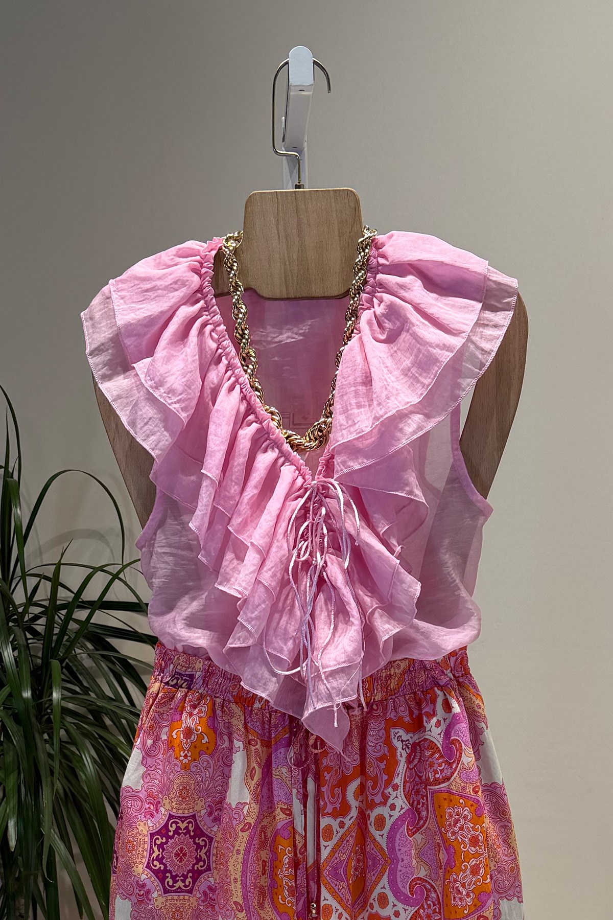 Pembe Floş Detay Fırfırlı Tencel Bluz