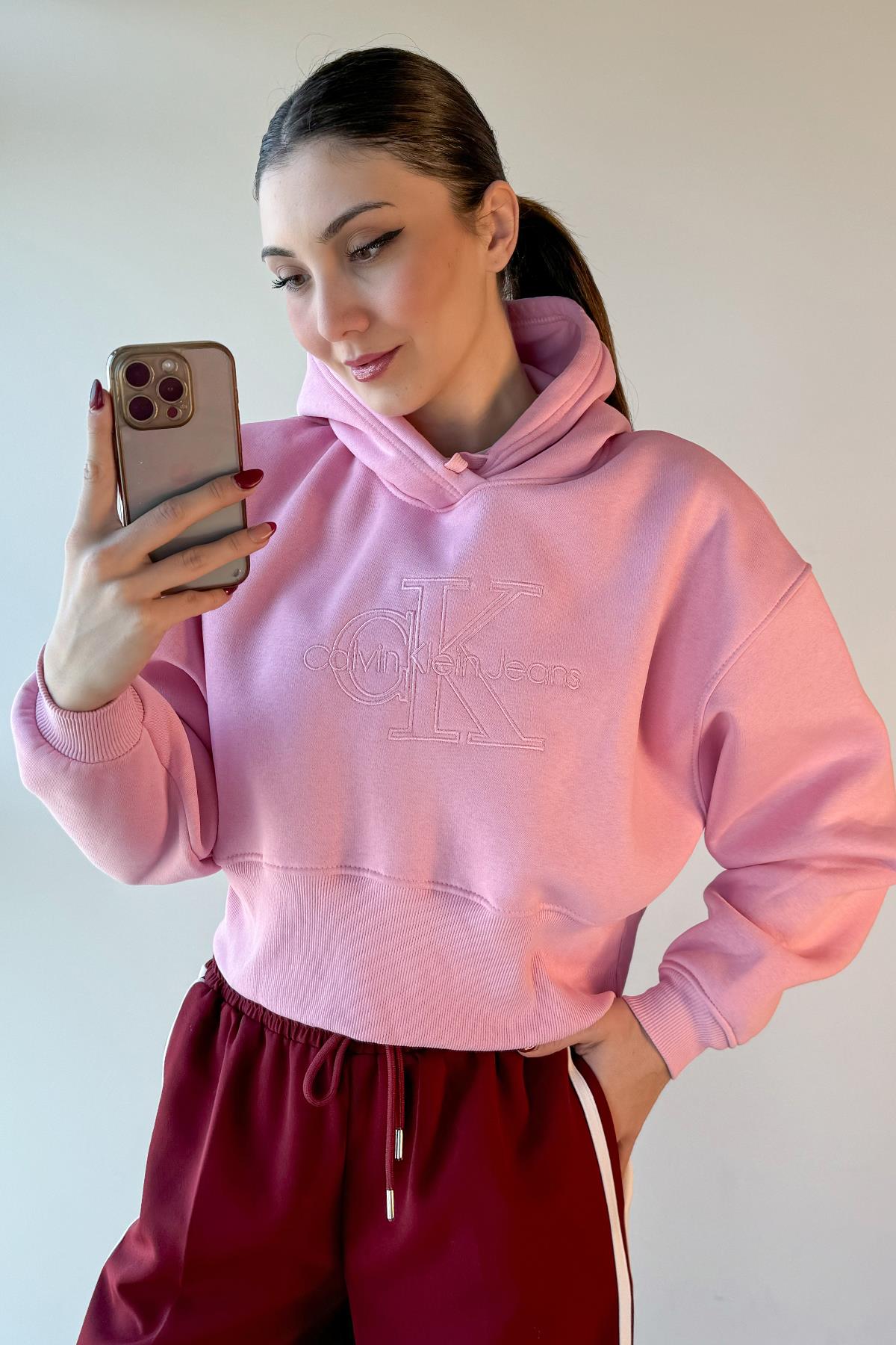 Pembe Nakış Detaylı Kapüşonlu Crop Sweatshirt