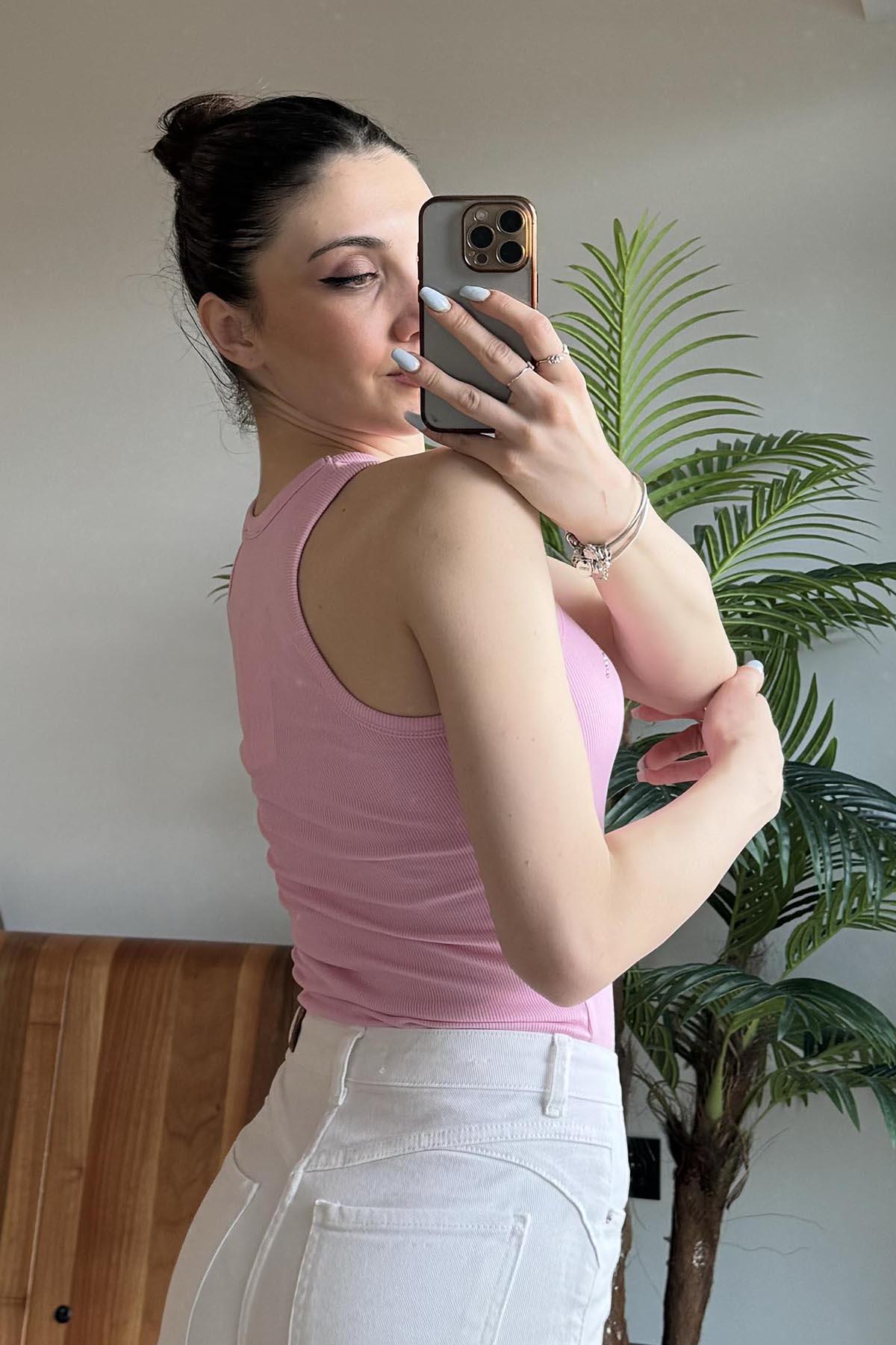 Pembe Taşlı Atlet