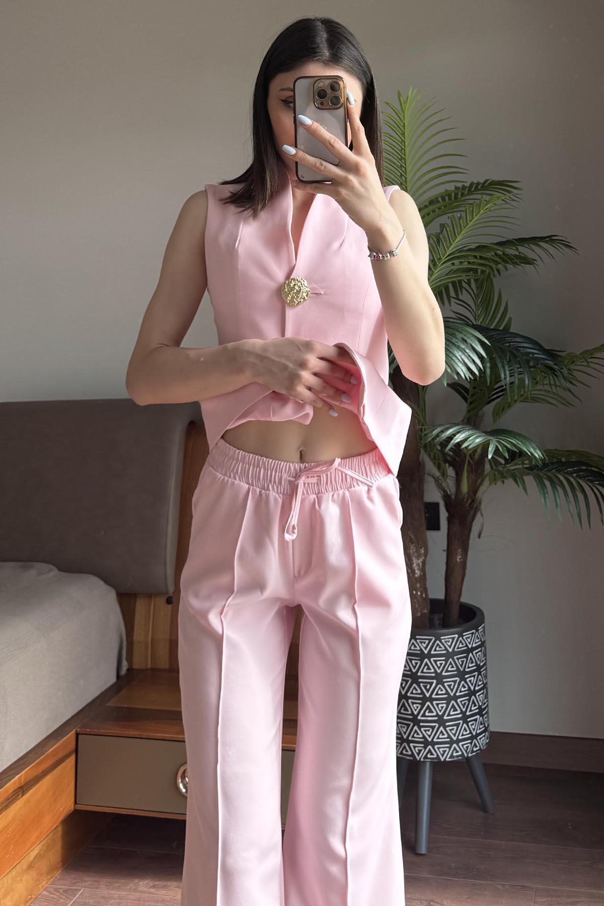 Pembe Yelekli Takım