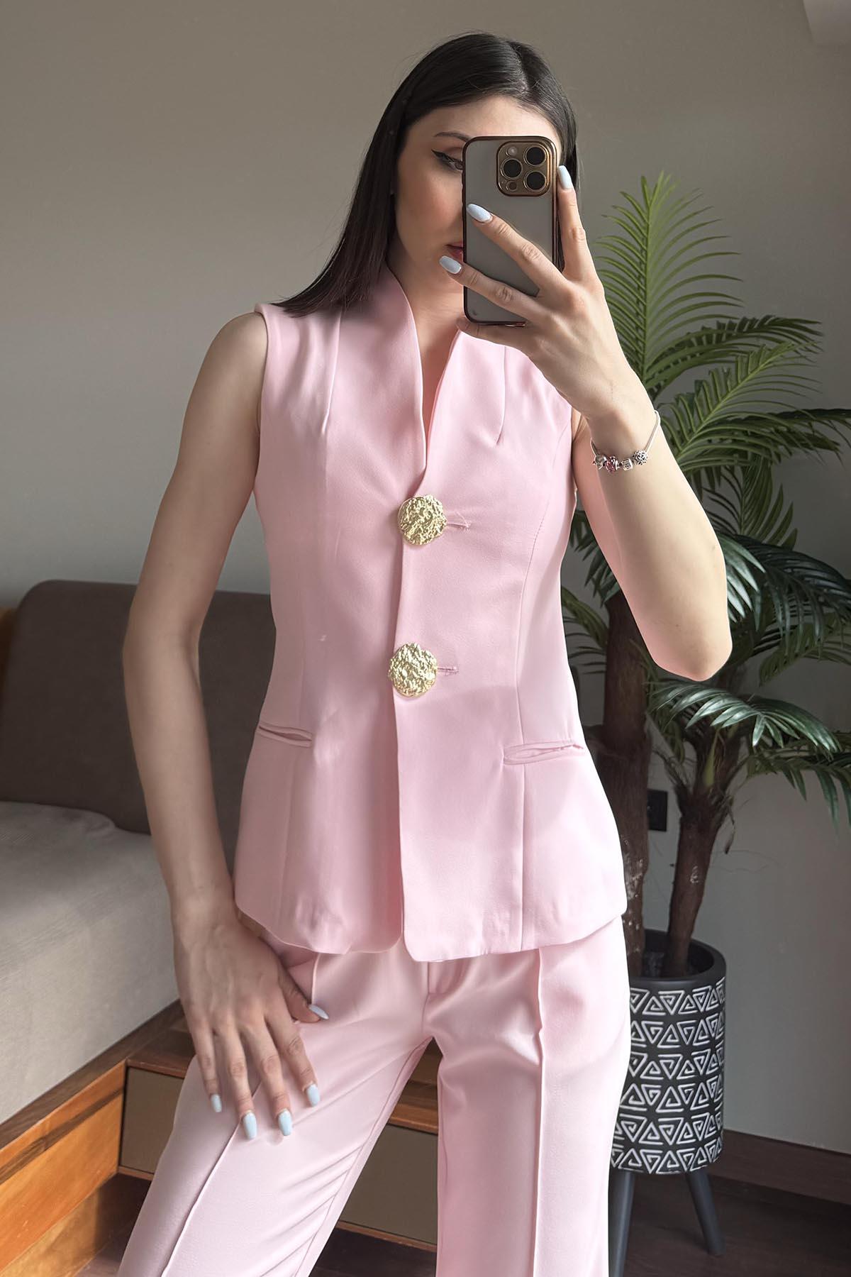 Pembe Yelekli Takım