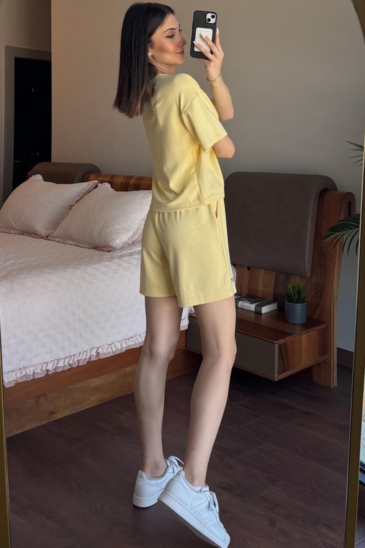 Sarı Gümüş Baskılı Şortlu Takım