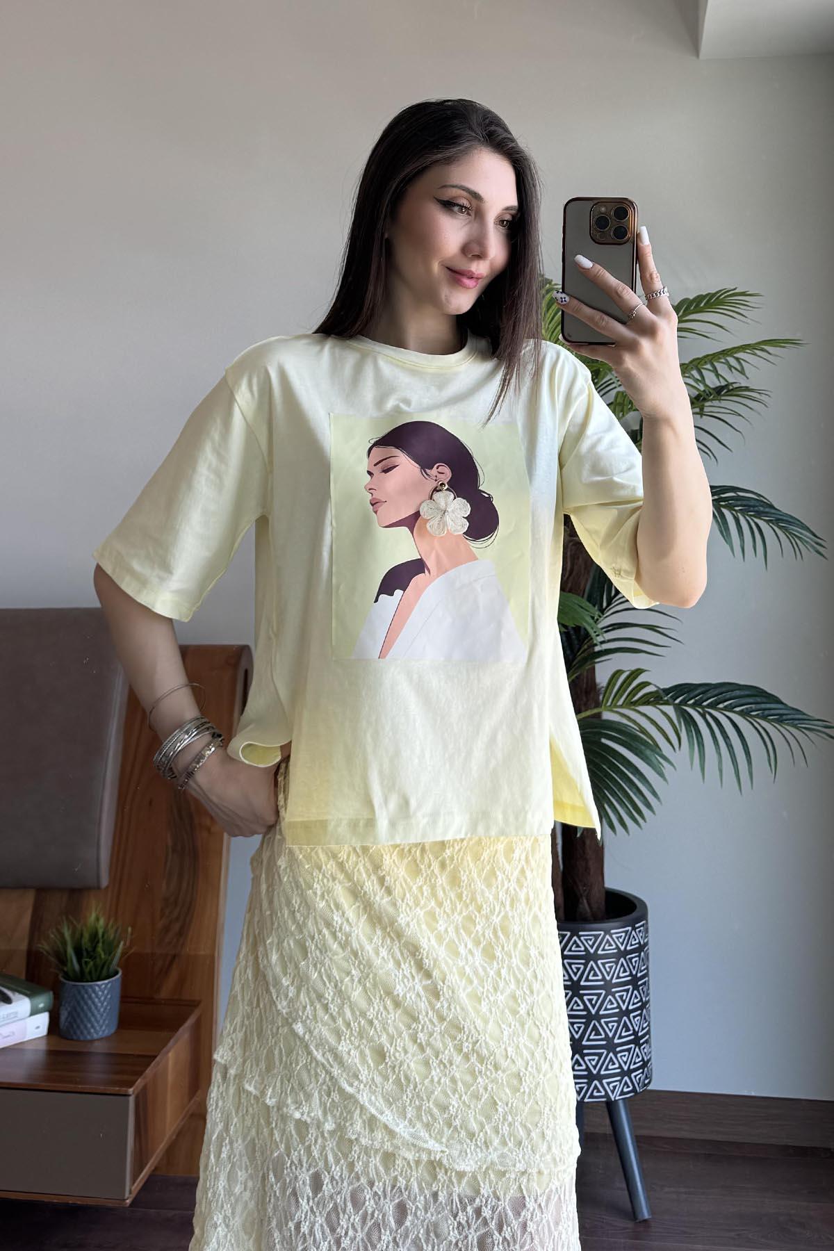 Sarı Küpe Detaylı T Shirt