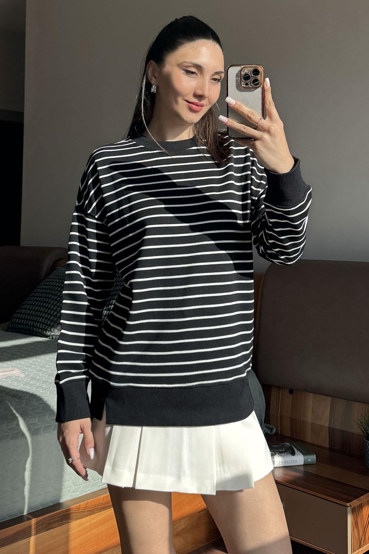 Siyah Bisiklet Yaka Çizgili Sweatshirt