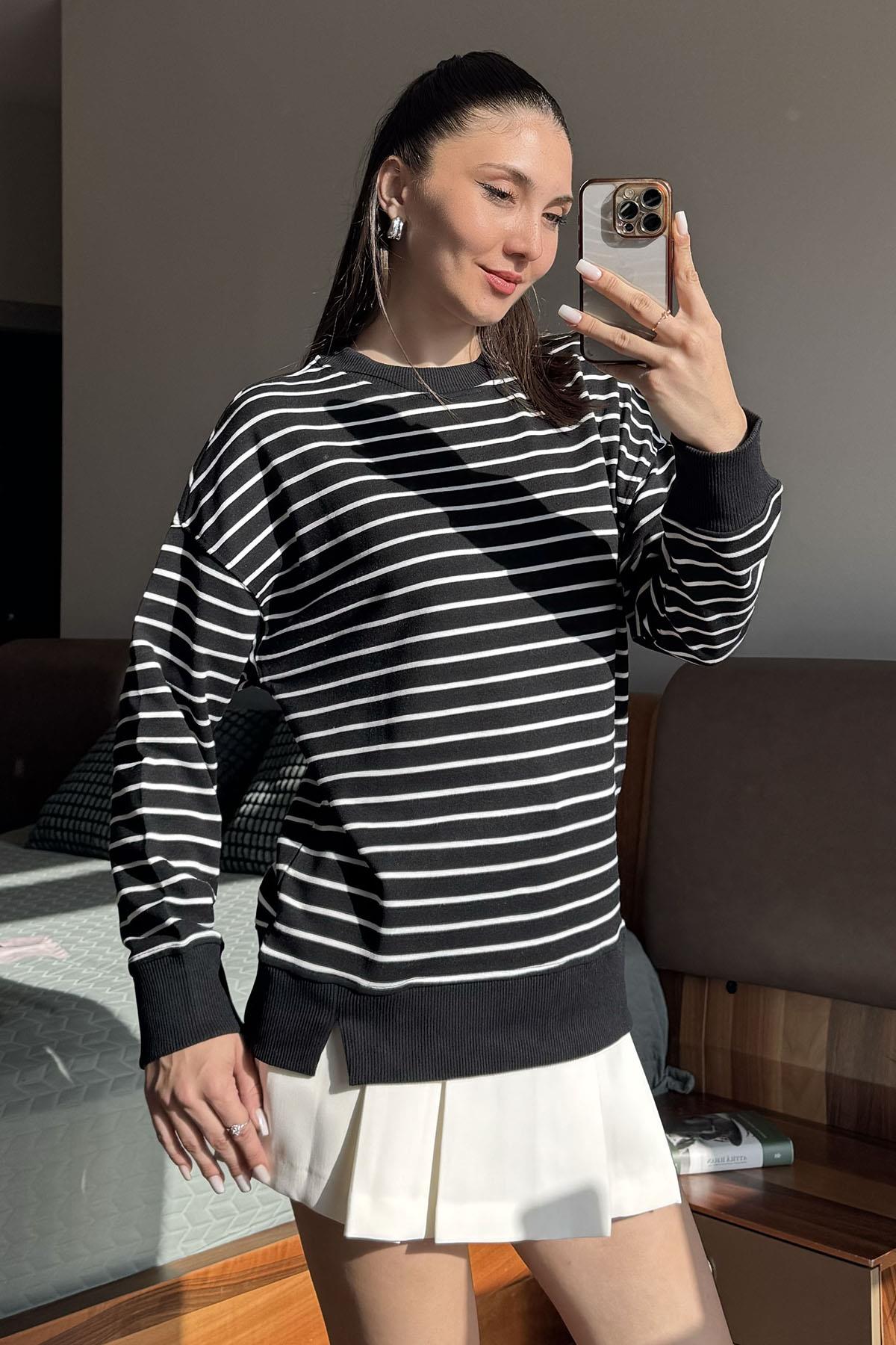 Siyah Bisiklet Yaka Çizgili Sweatshirt
