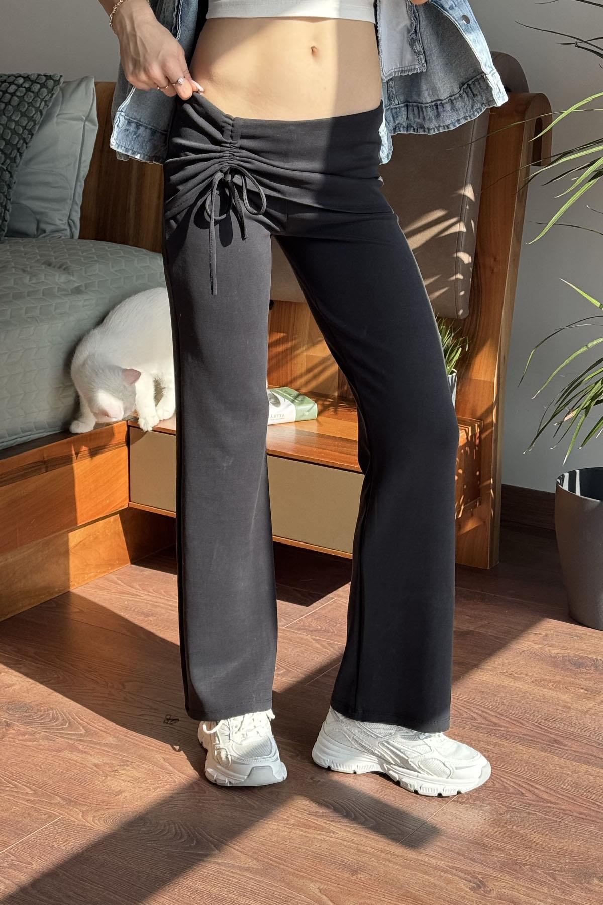 Siyah Büzgü Detaylı Pantolon