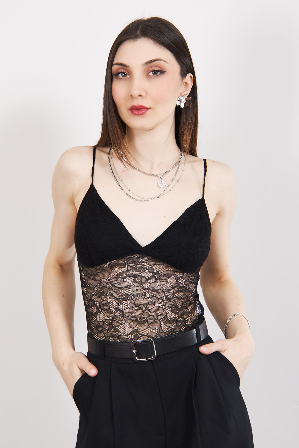Siyah Dantel Detaylı Bluz