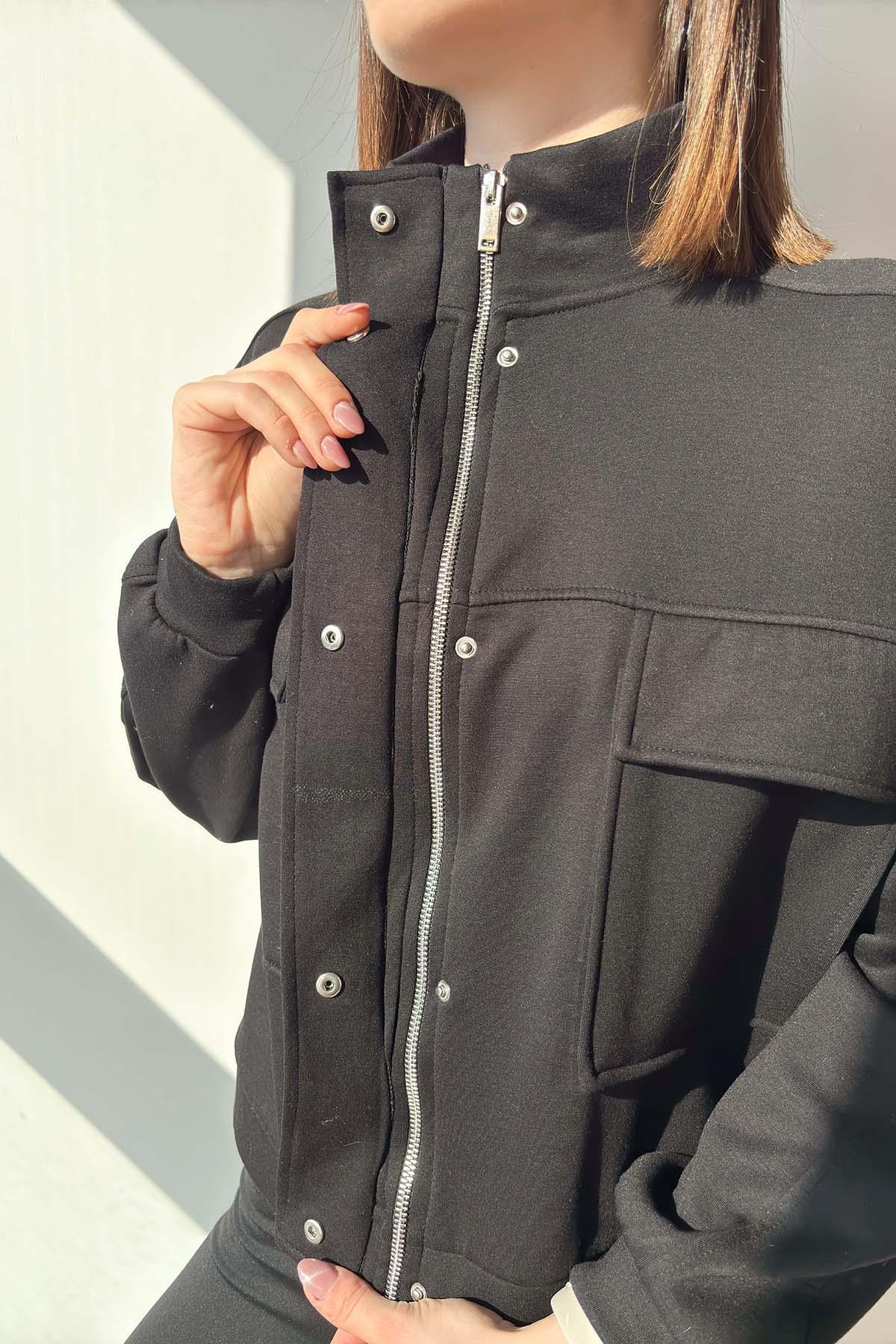 Siyah Kapak Cepli Çıtçıtlı Sweatshirt