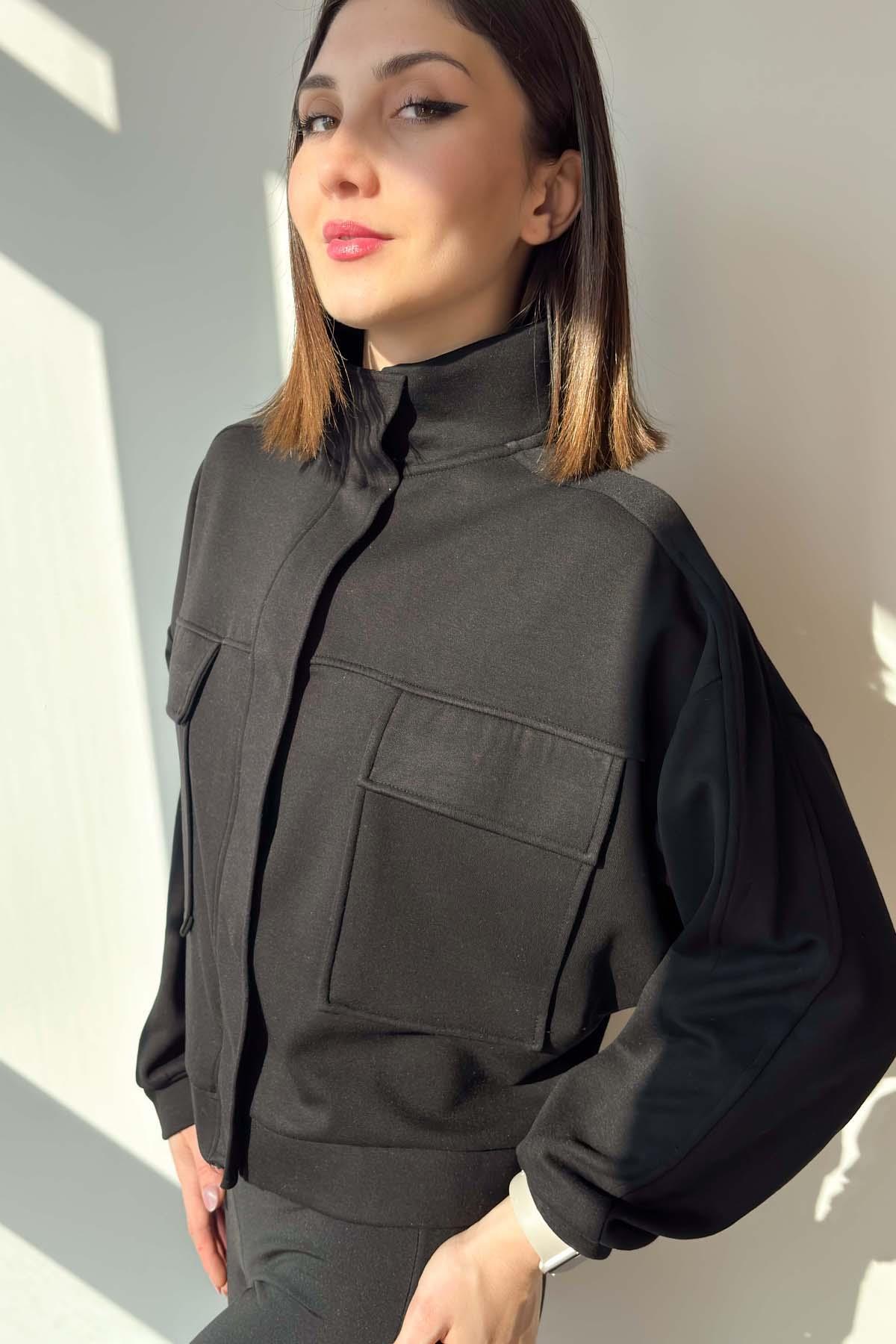 Siyah Kapak Cepli Çıtçıtlı Sweatshirt
