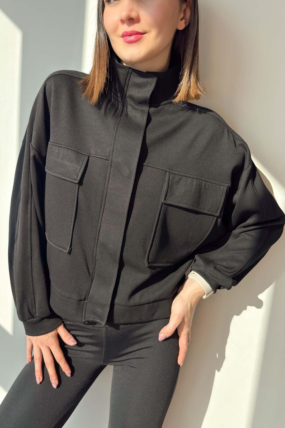 Siyah Kapak Cepli Çıtçıtlı Sweatshirt