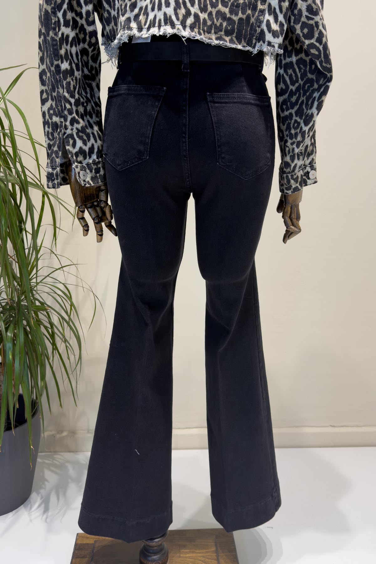Siyah Kemerli Flare Jean