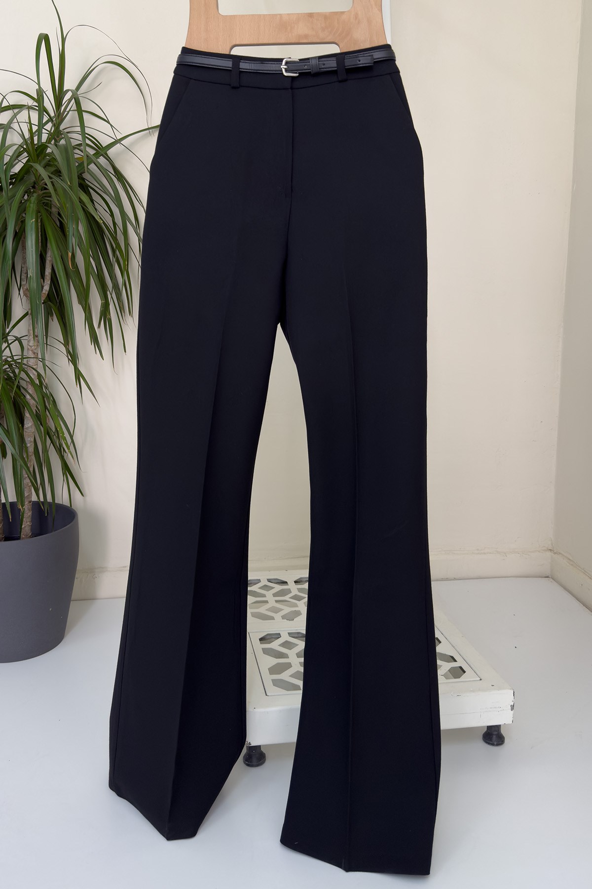 Siyah Kemerli Pantolon
