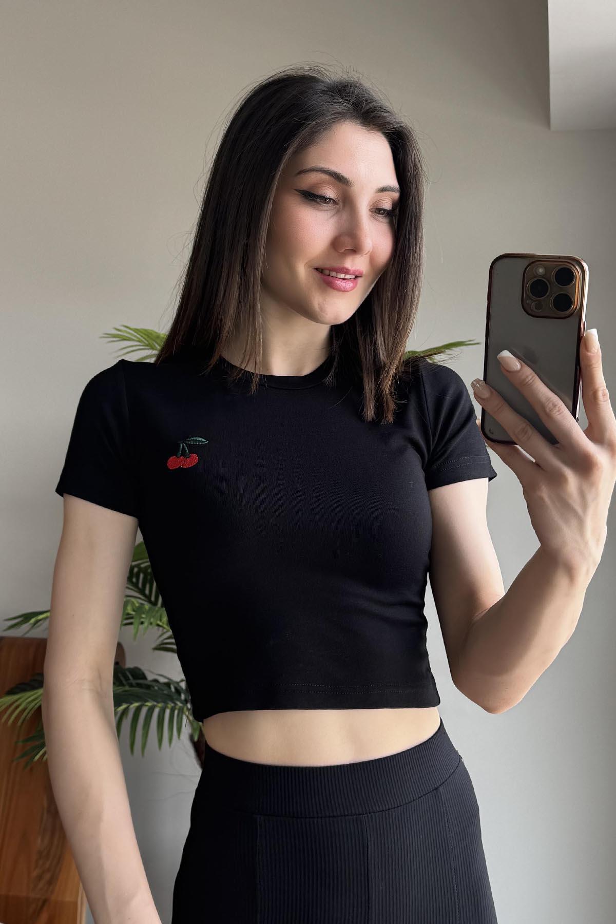Siyah Kiraz Nakışlı Soft Touch Modal Kısakollu T Shirt