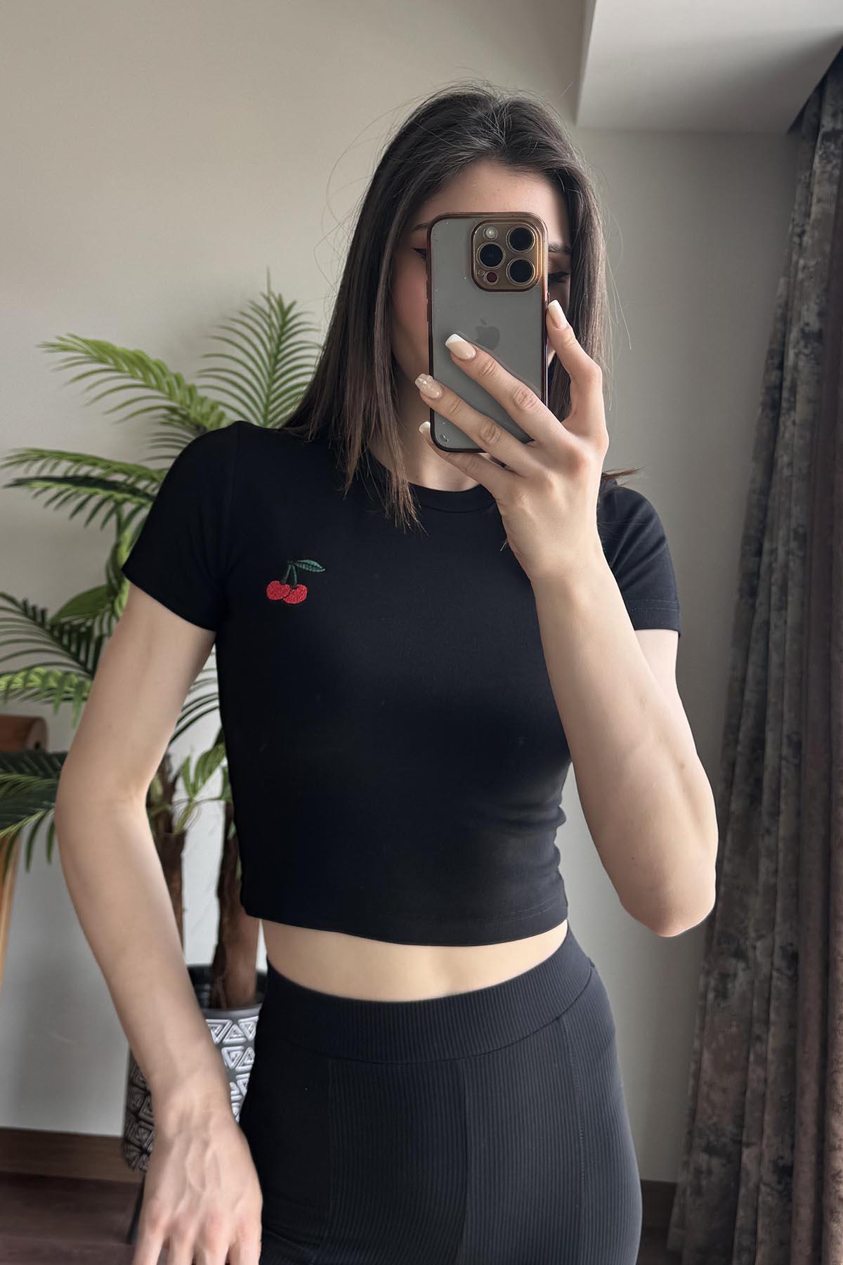 Siyah Kiraz Nakışlı Soft Touch Modal Kısakollu T Shirt