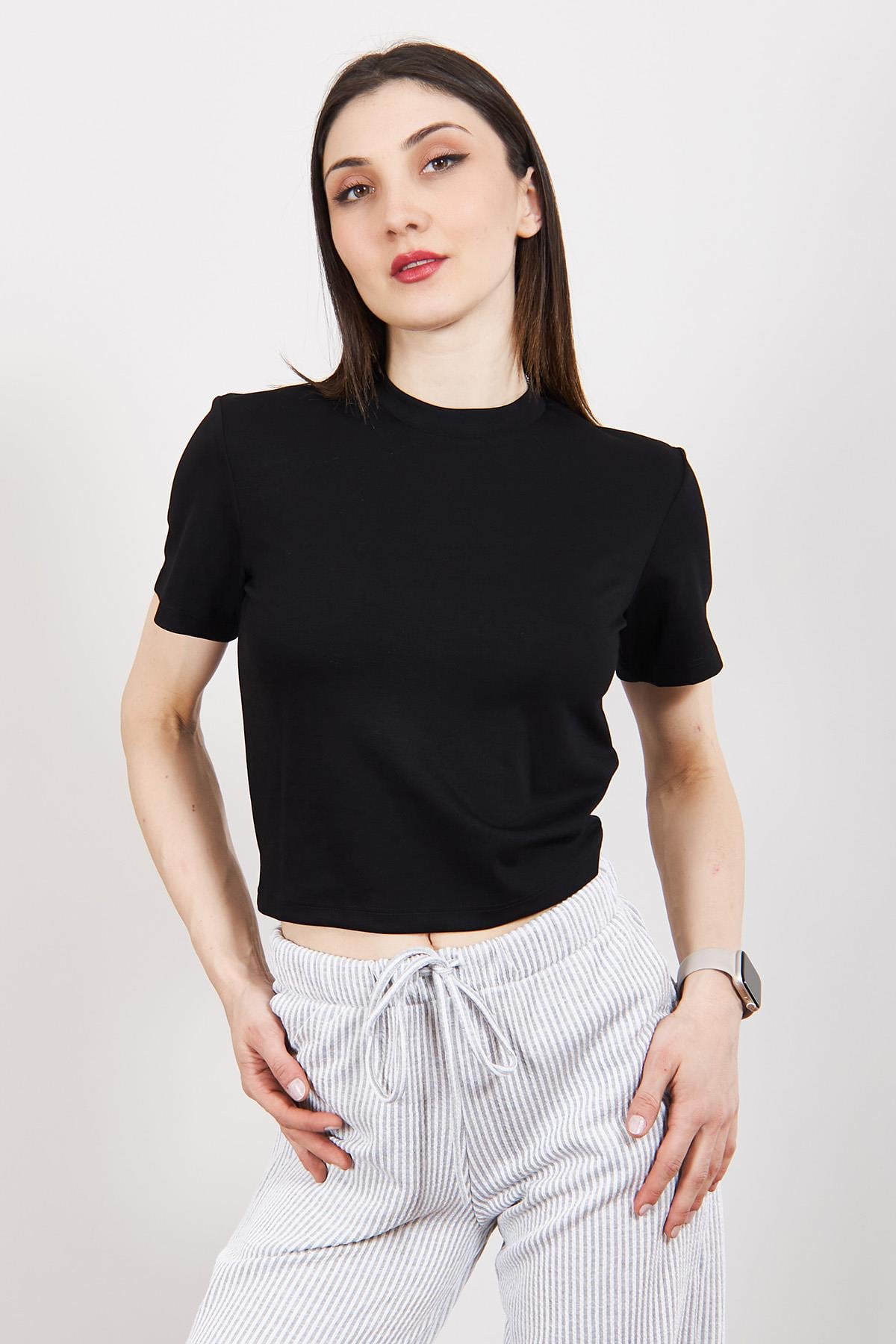 Siyah Kısakollu Crop T Shirt