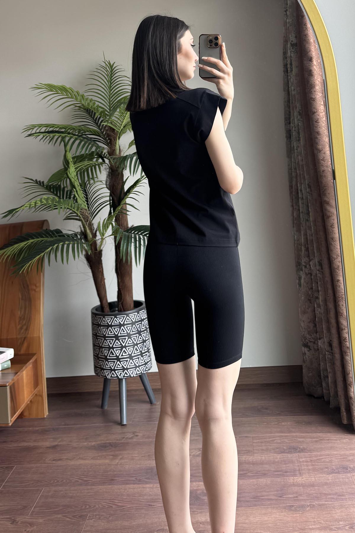Siyah Kol Detaylı T Shirt