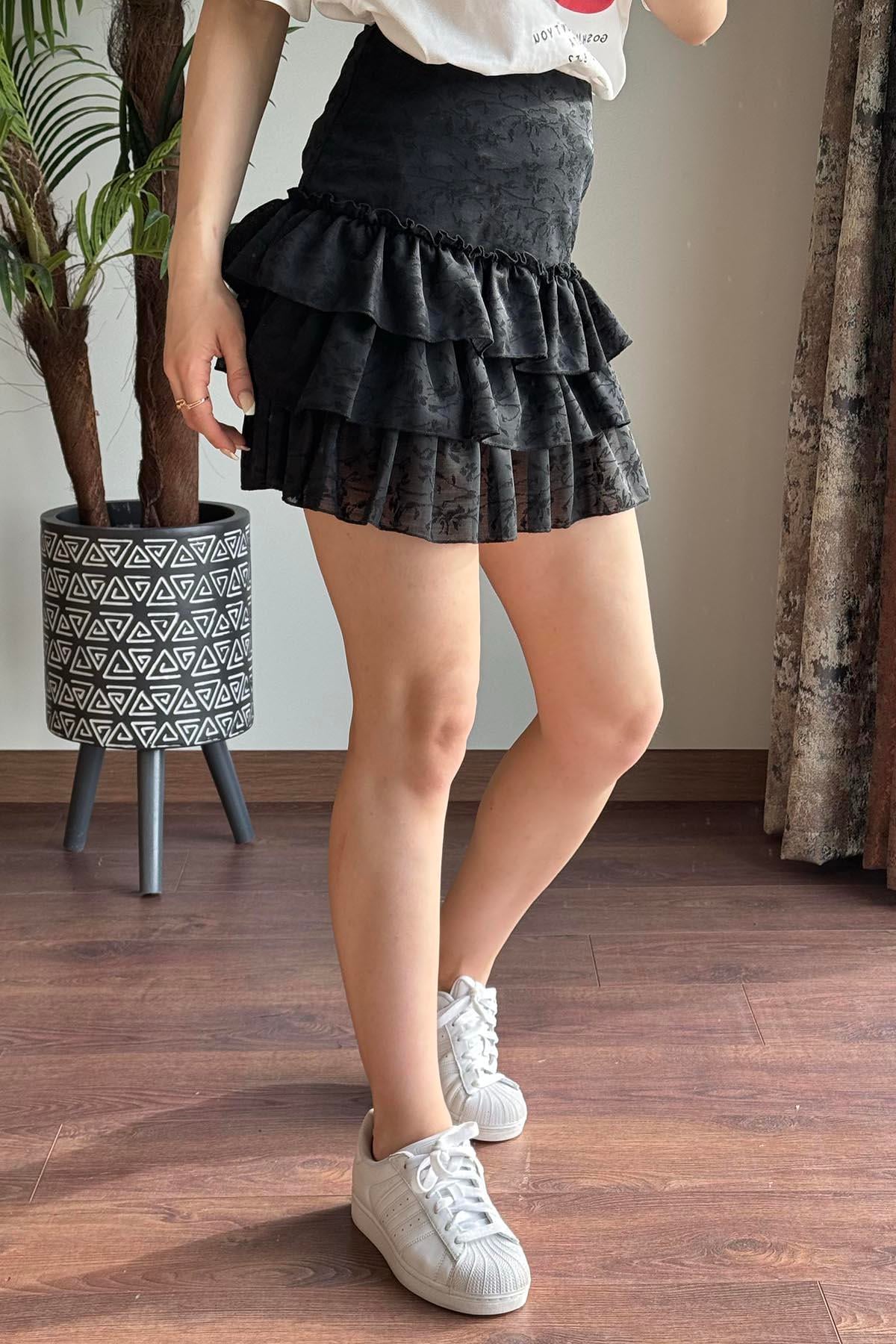 Siyah Korsaj Görünümlü Fırfırlı Mini Etek